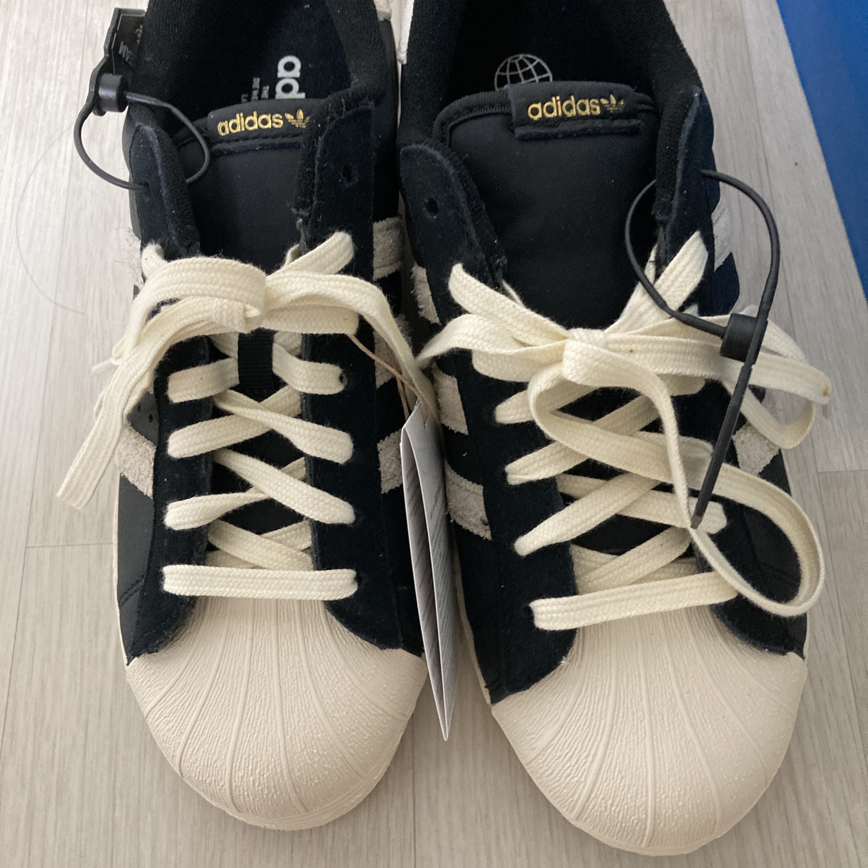 Adidas Superstar 82 Black White 착용 스타일