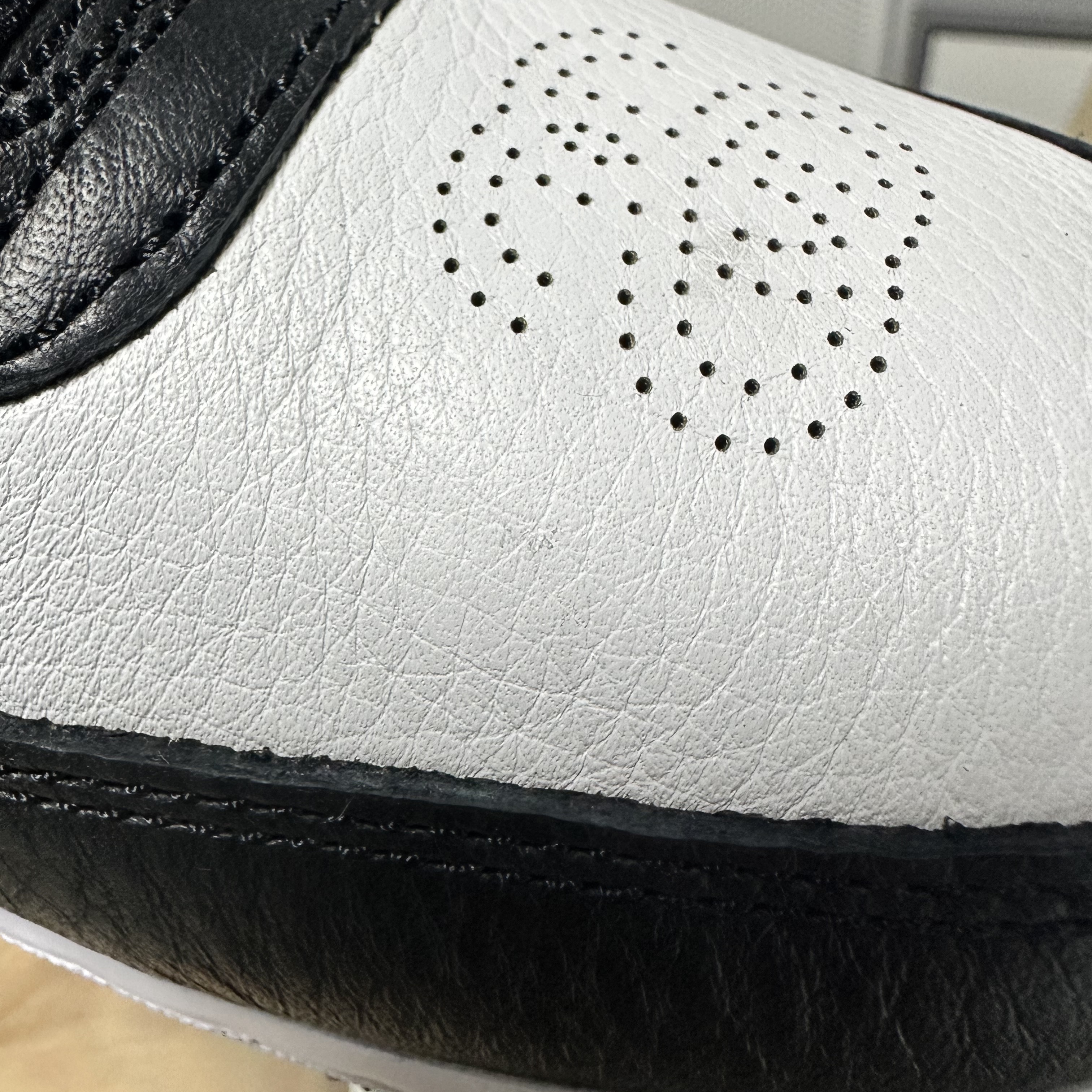 Nike x Stussy Air Force 1 '07 Mid SP Black and Light Bone 착용 스타일 - 3
