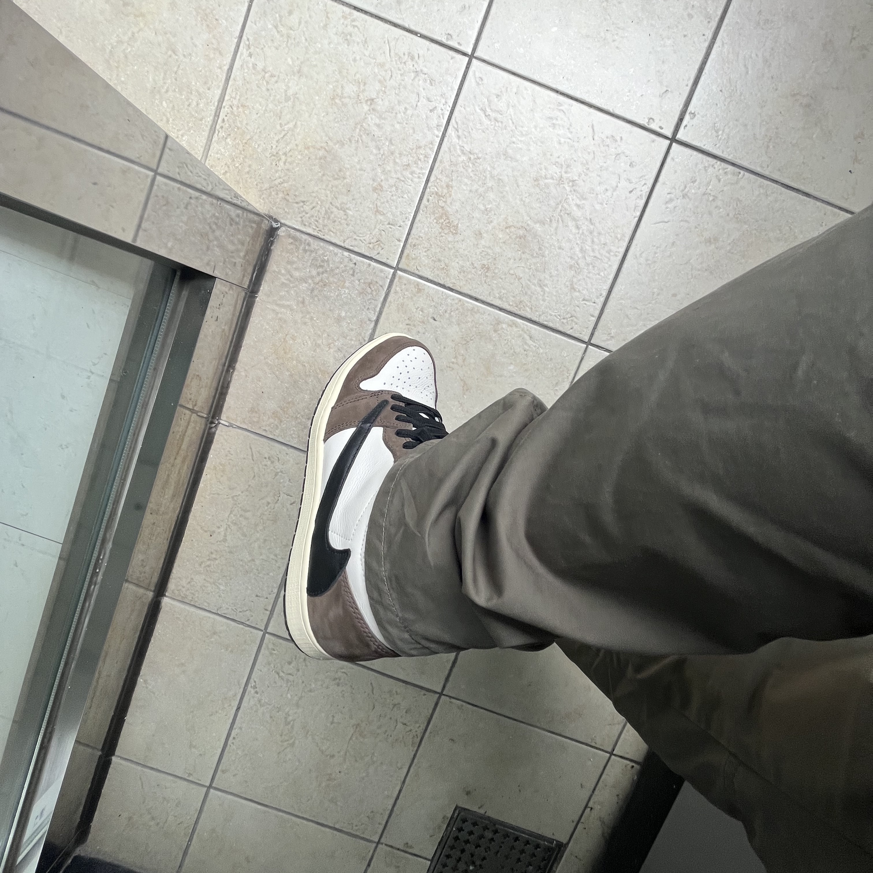 Jordan 1 x Travis Scott Retro High OG SP Mocha 착용 스타일