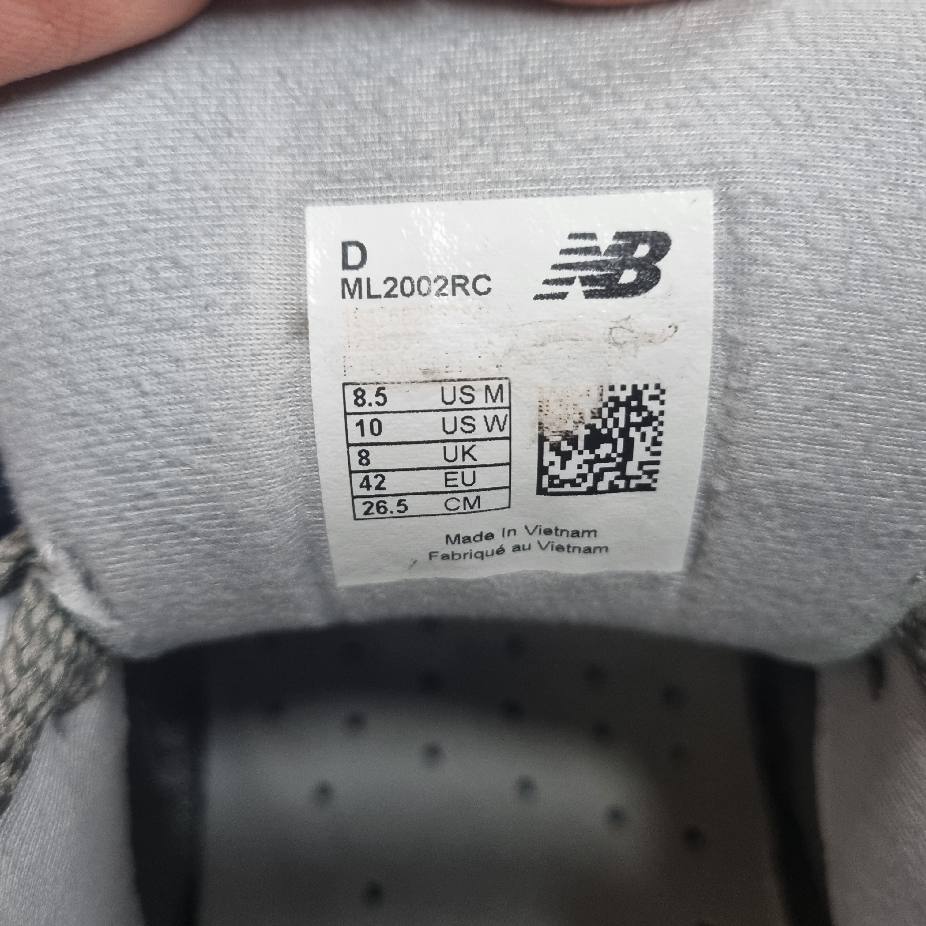 New Balance 2002R Grey 착용 스타일 - 1