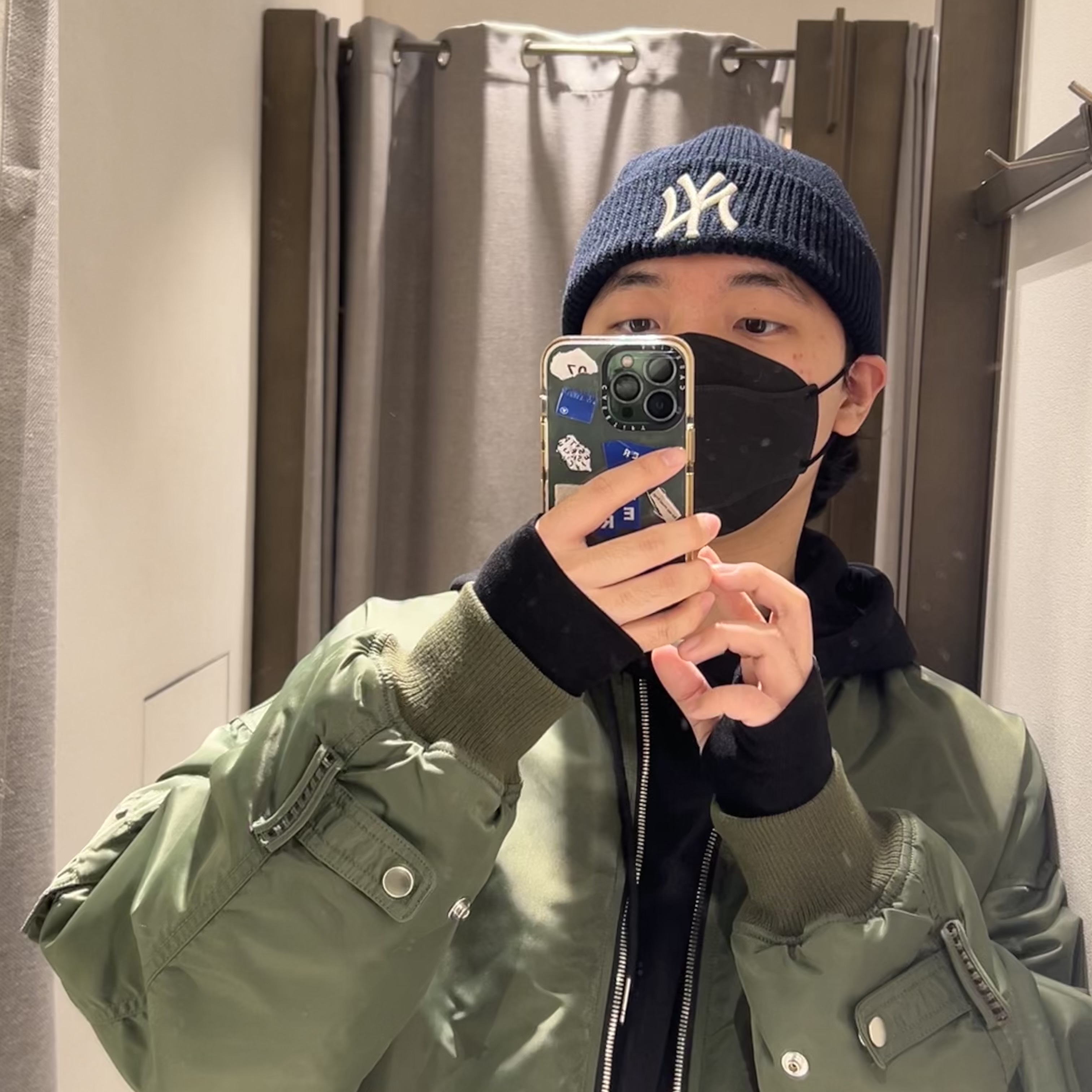 Casetify x Ader Error Ader Sticker iPhone Case 착용 스타일 - 1