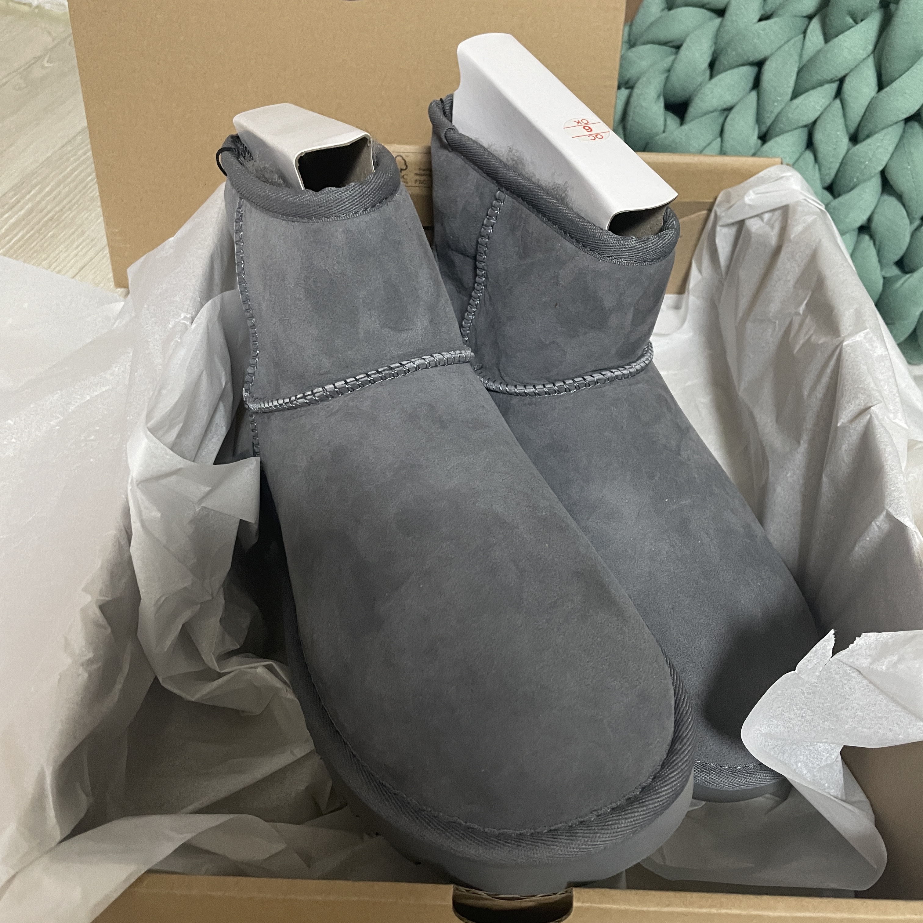 (W) UGG Classic Mini II Boots Grey 착용 스타일
