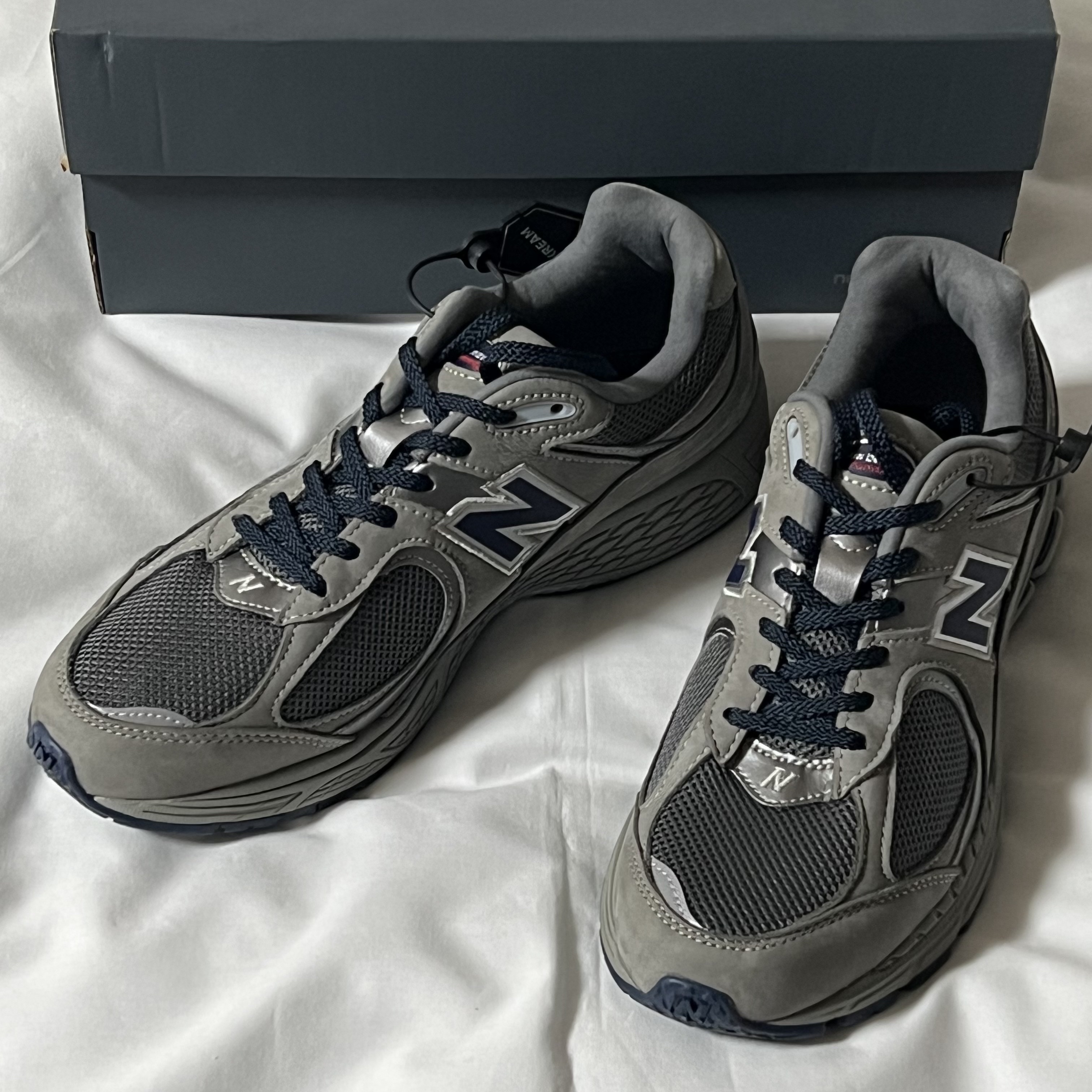 New Balance 2002R Gray 착용 스타일