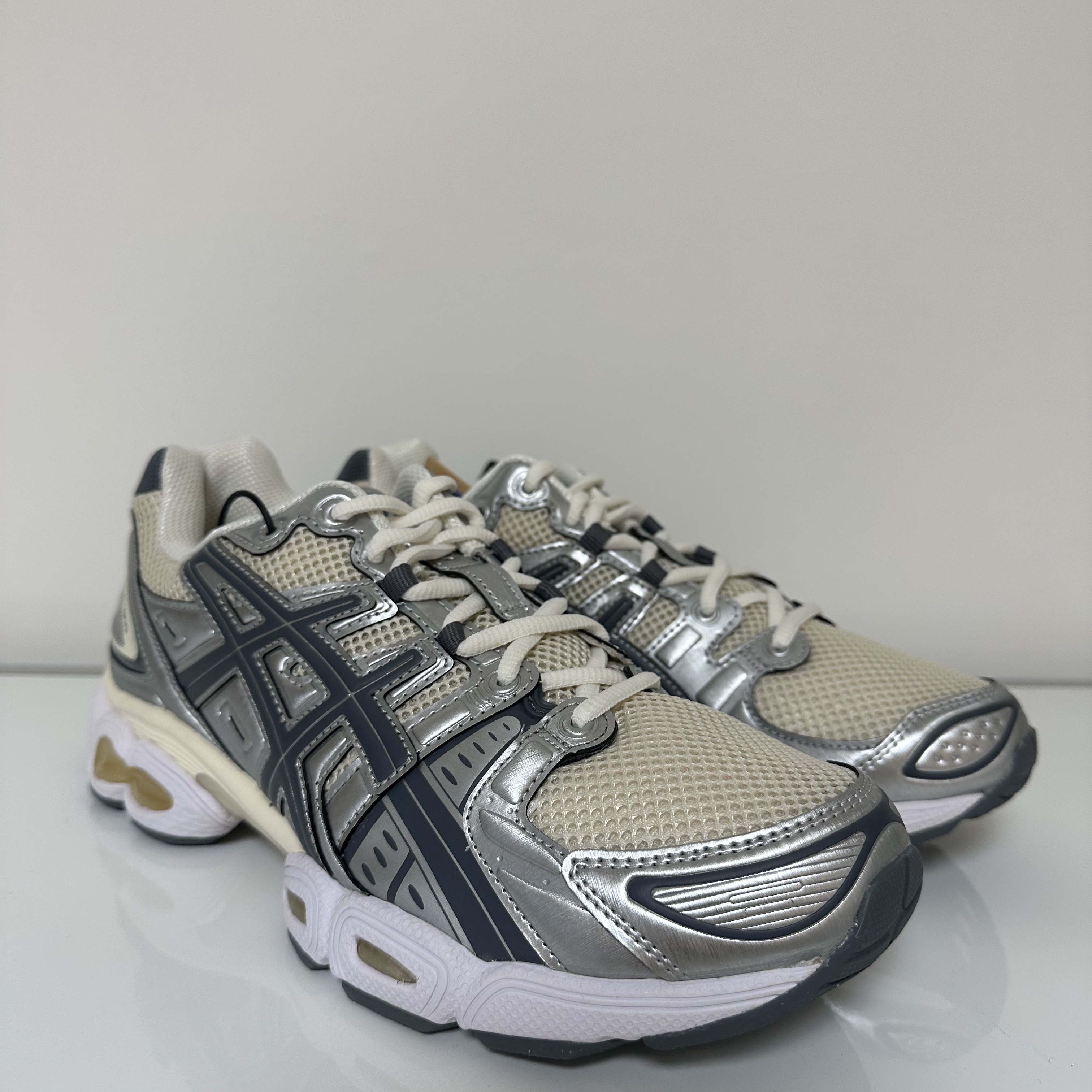 New Balance 990v5 Made in USA Grey - D Standard 착용 스타일 - 2