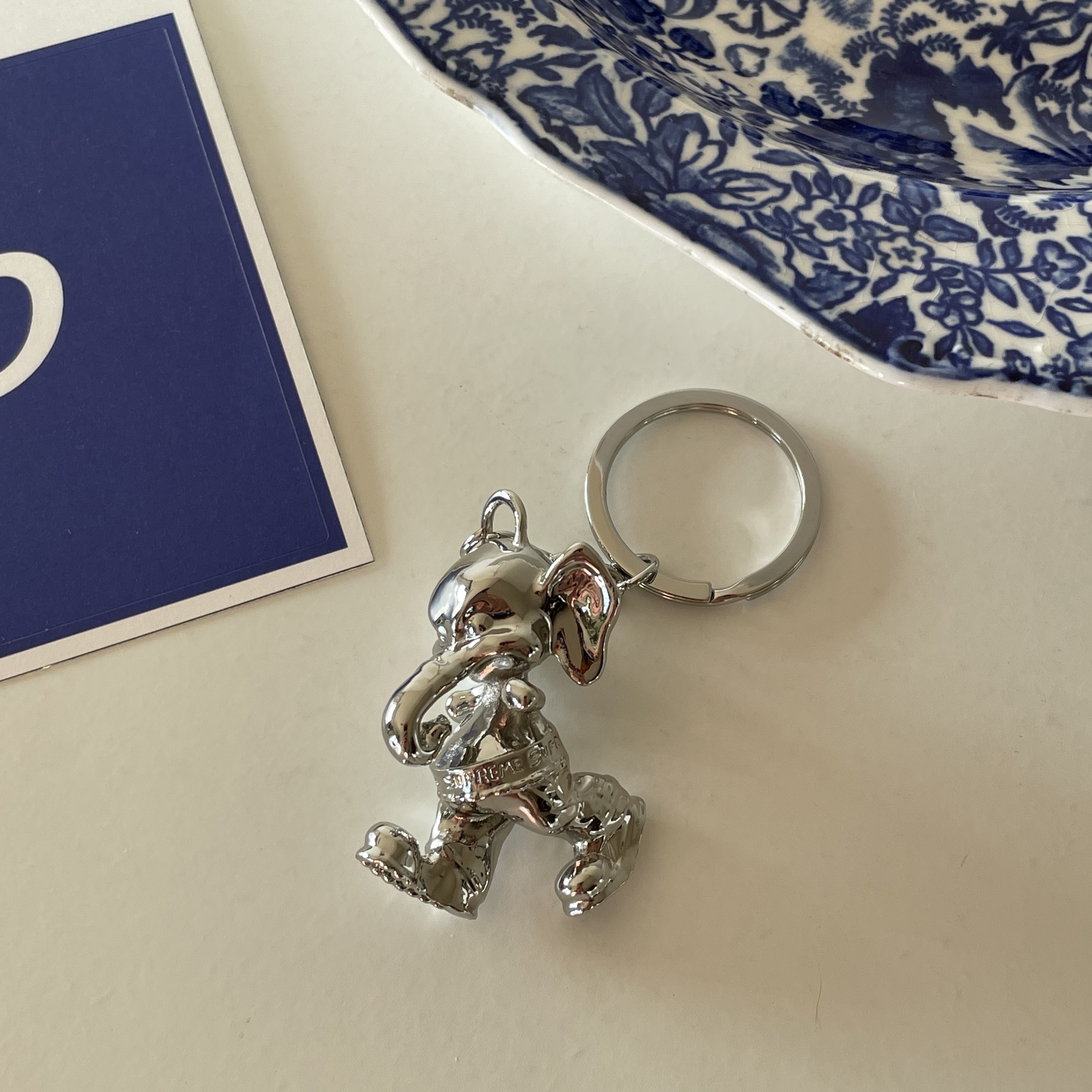 Supreme Elephant Keychain Silver - 22FW 착용 스타일 - 2