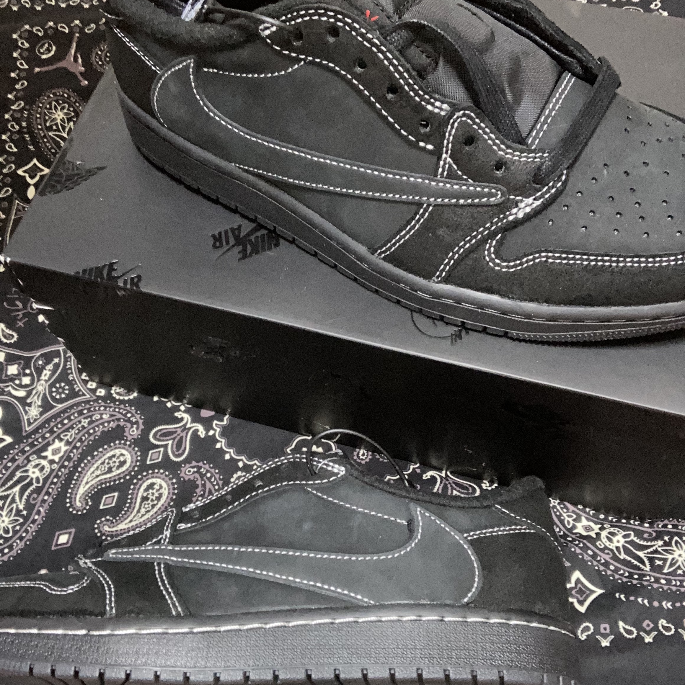 Jordan 1 x Travis Scott Retro Low OG SP Black Phantom 착용 스타일