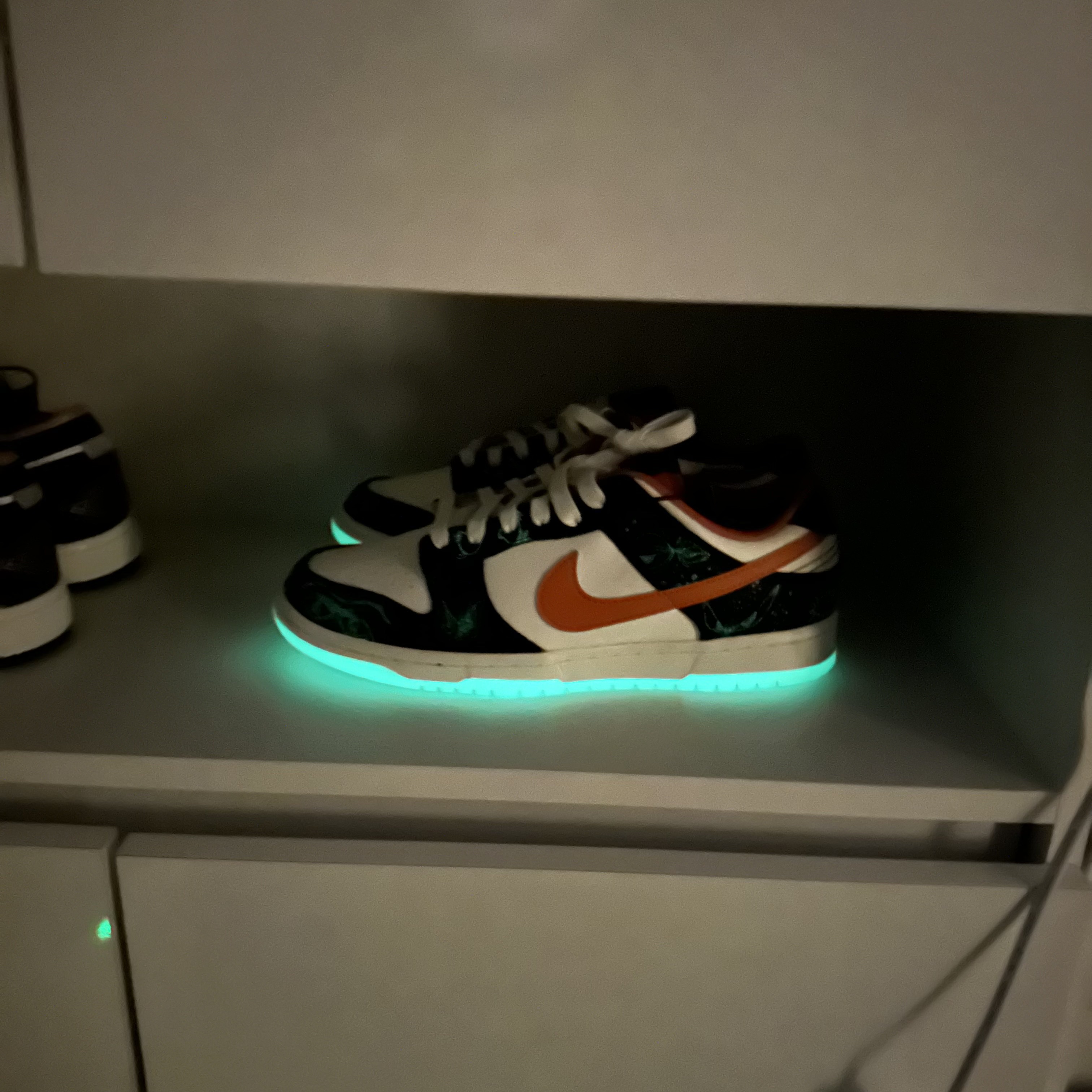 Nike Dunk Low Retro PRM Halloween, Jordan 1 Low SE Chocolate Bliss 착용 스타일 - 2