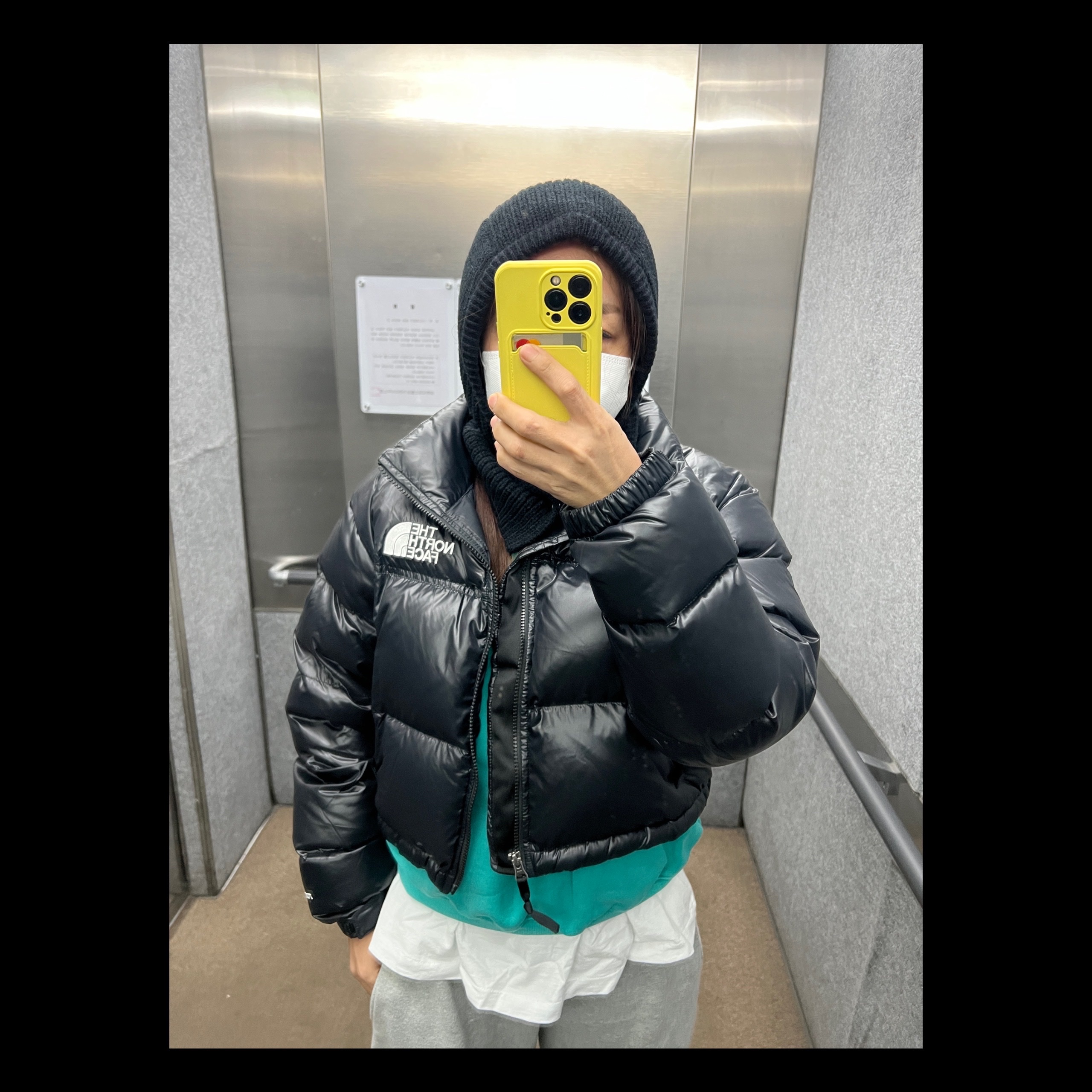 (W) The North Face Nuptse Short Jacket TNF Black, IAB Studio Pigment Sweatshirt & Mini Bag Jade 착용 스타일