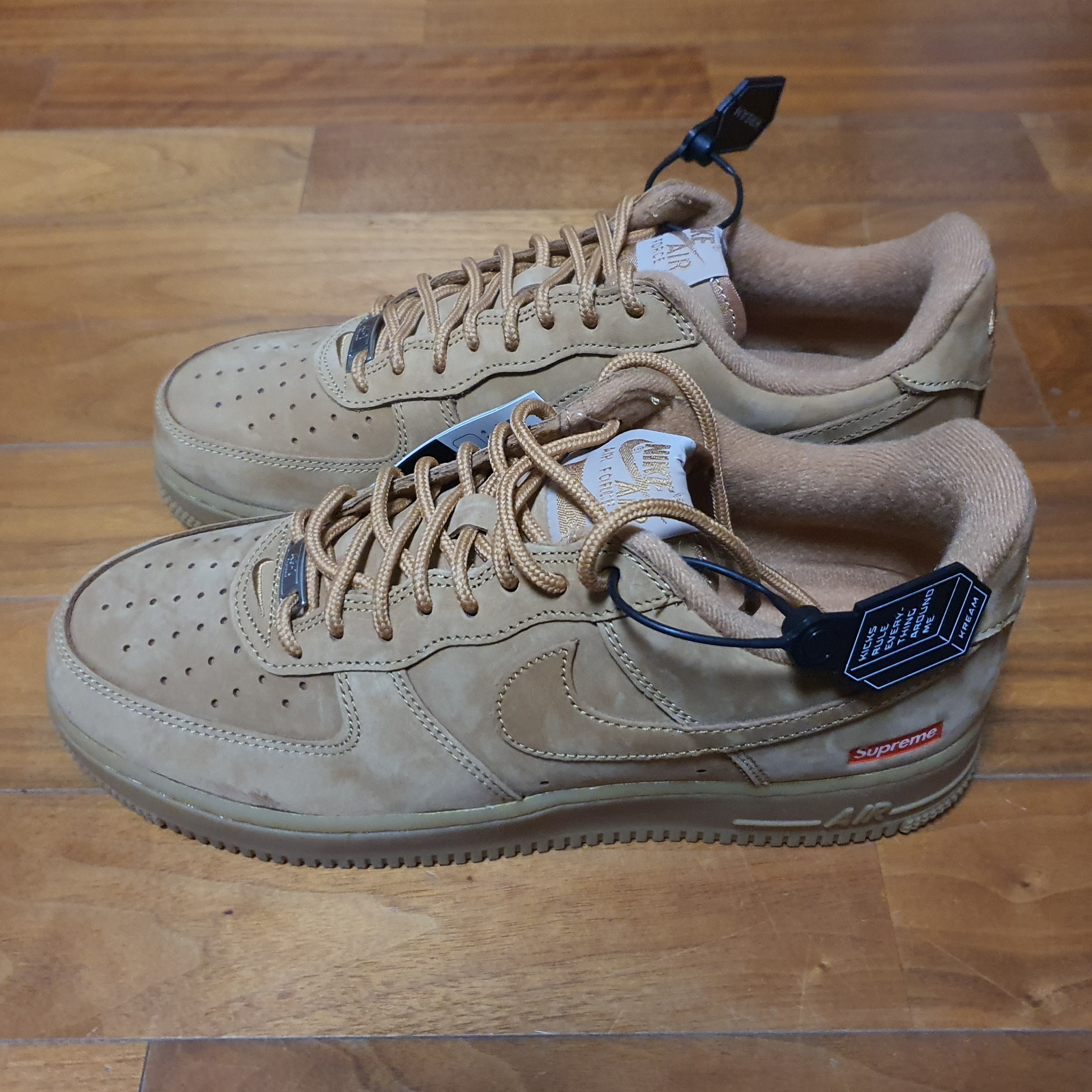 Nike x Supreme Air Force 1 Low Flax 착용 스타일