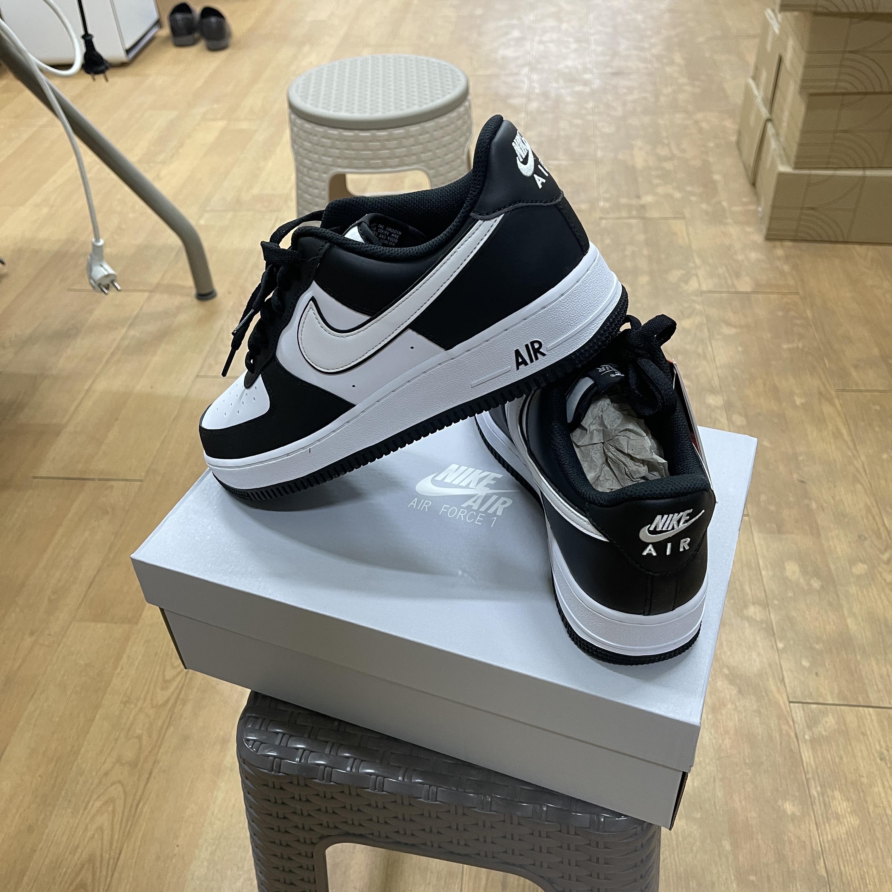 Nike Air Force 1 '07 Black White 착용 스타일 - 2