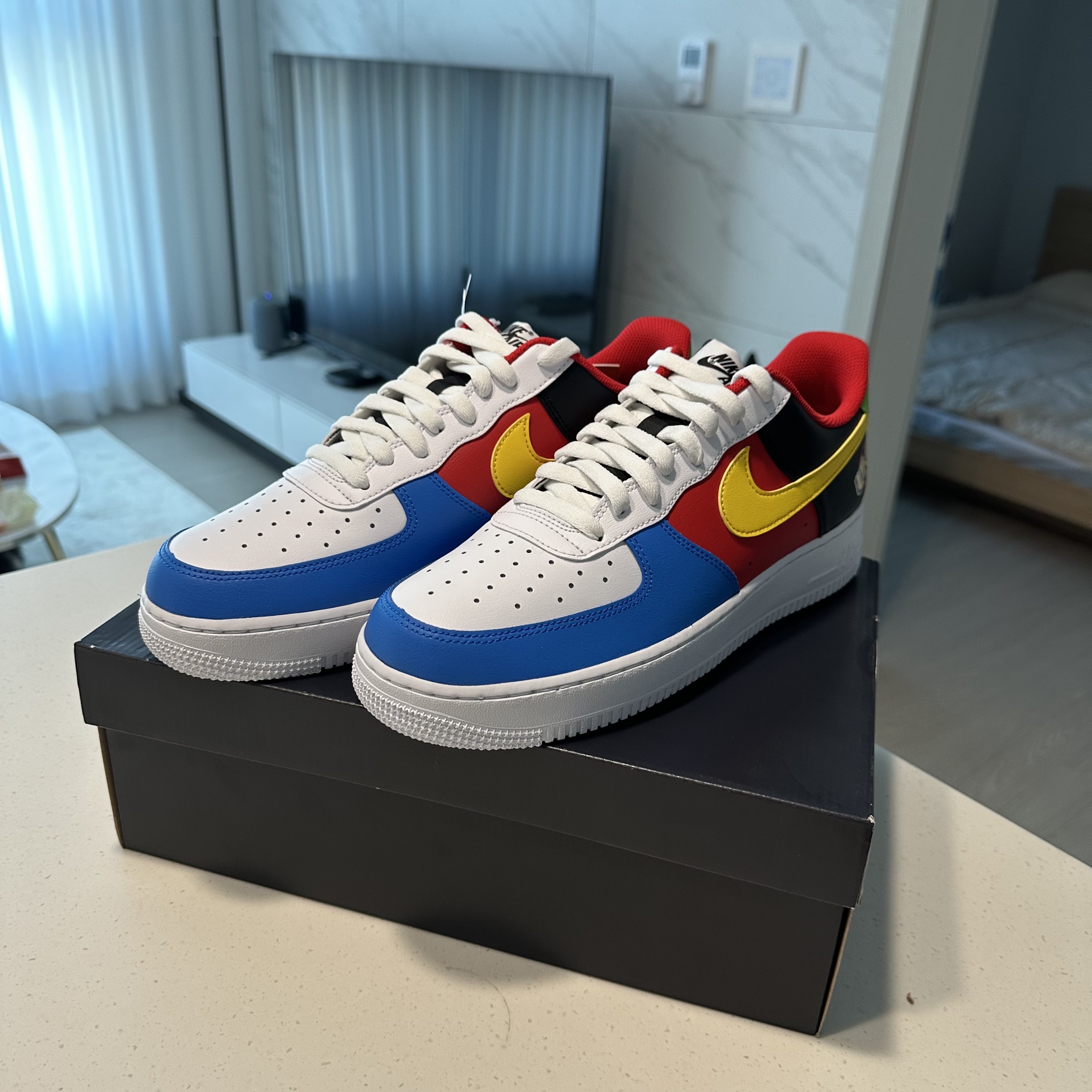 Nike x UNO Air Force 1 '07 QS White Yellow Zest 착용 스타일