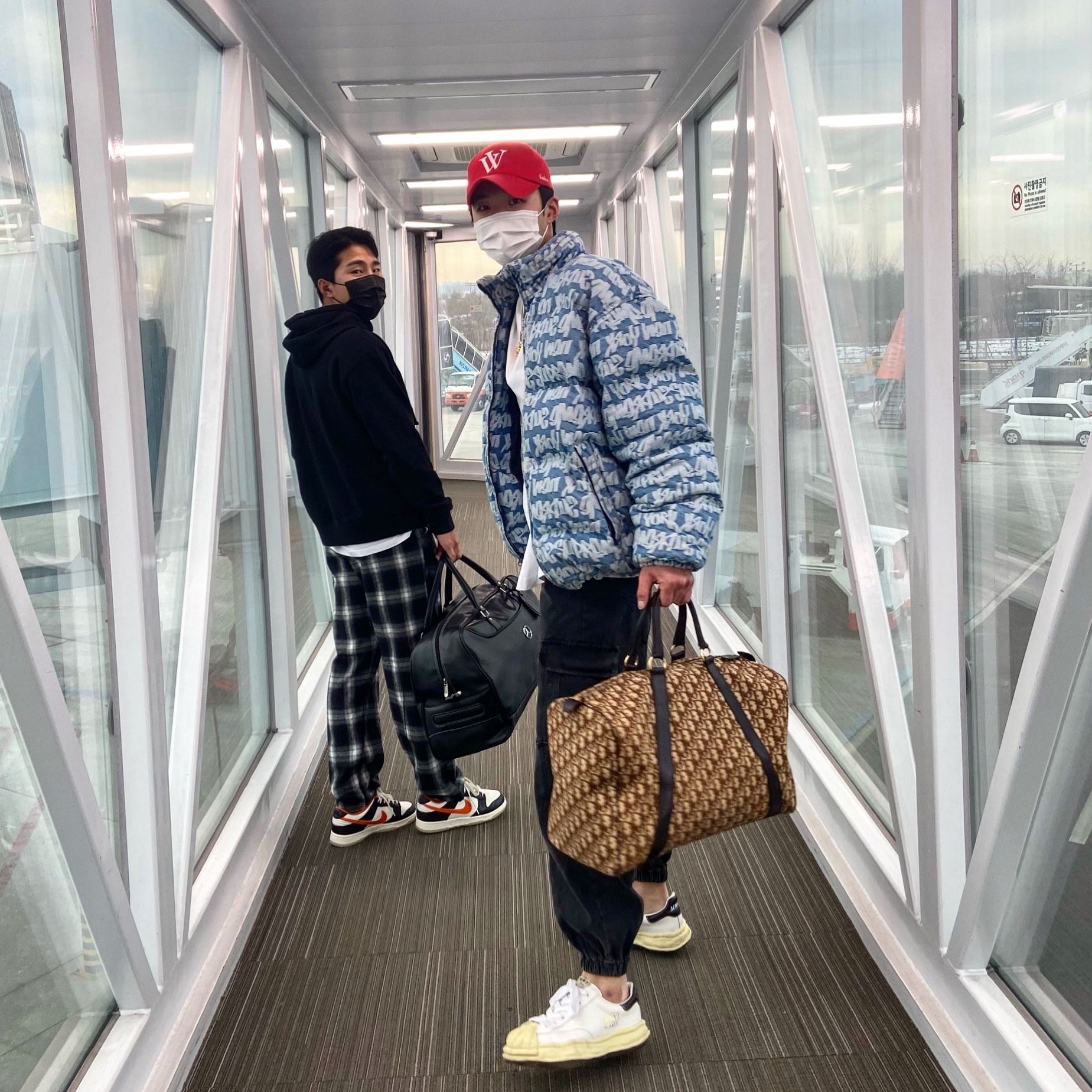 Supreme Fat Tip Jacquard Denim Puffer Jacket Blue - 22SS, Maison Mihara Yasuhiro Blakey VL OG Sole Leather Low-top Sneakers White 착용 스타일