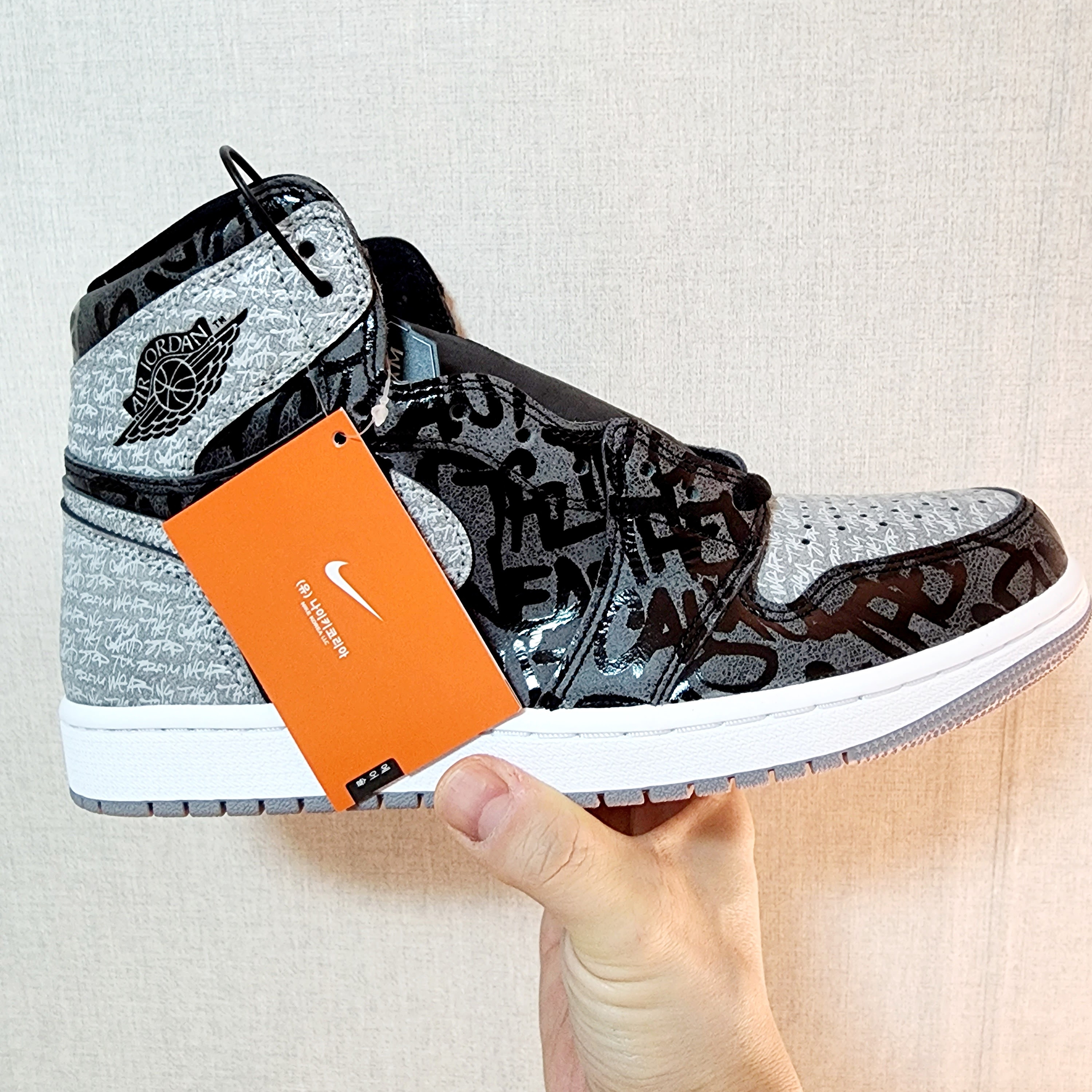 Jordan 1 Retro High OG Rebellionaire 착용 스타일 - 1