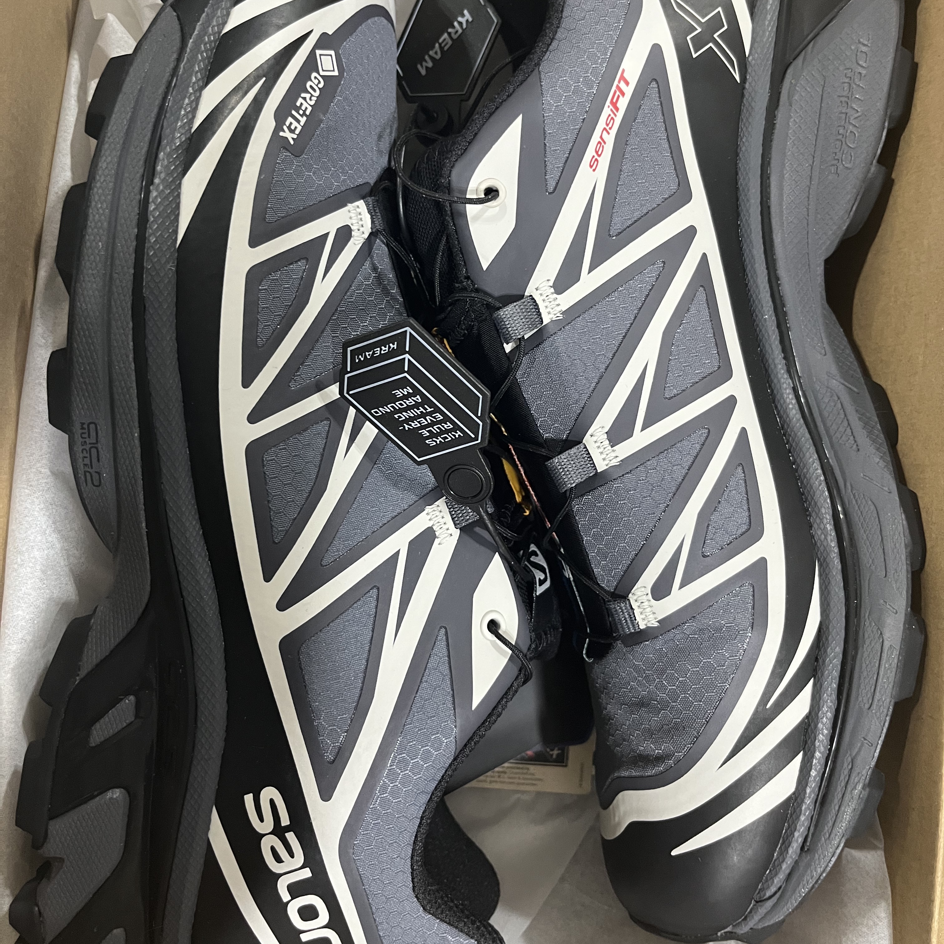 Salomon XT-6 Gore-Tex Black Ebony 착용 스타일