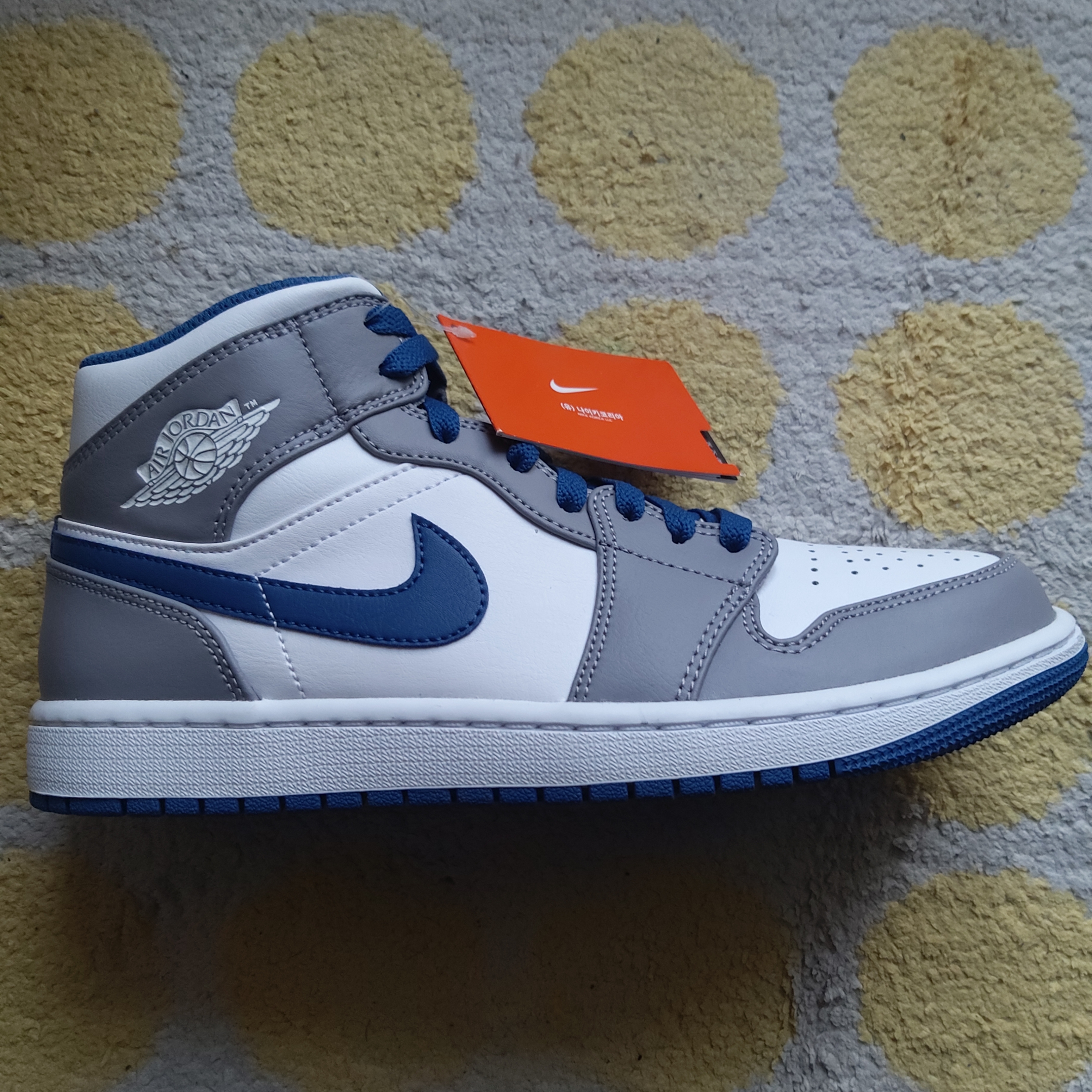 Jordan 1 Mid Cement Grey True Blue 착용 스타일