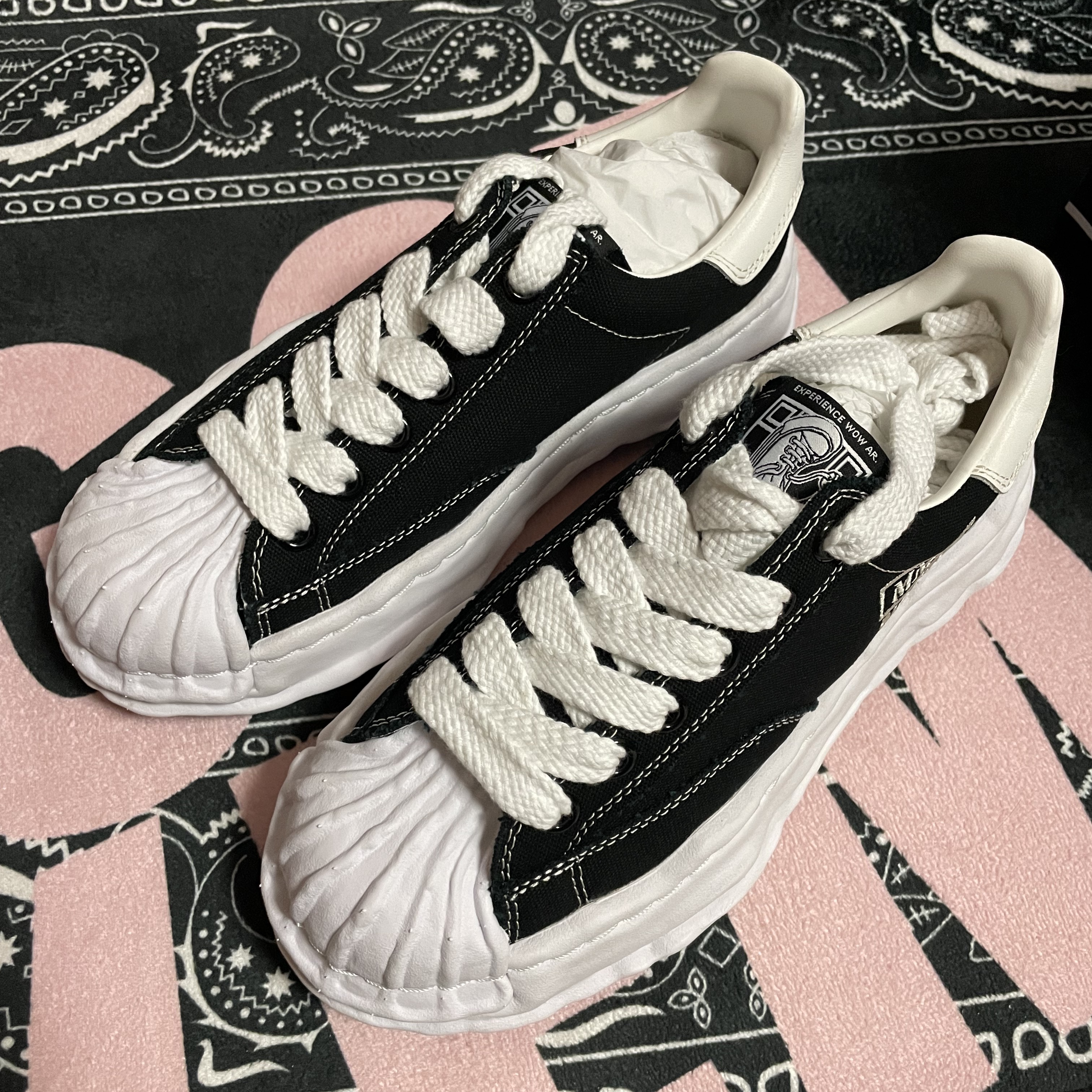 Maison Mihara Yasuhiro x WOW Blakey OG Sole Canvas Low-top Sneakers Nero 착용 스타일 - 1