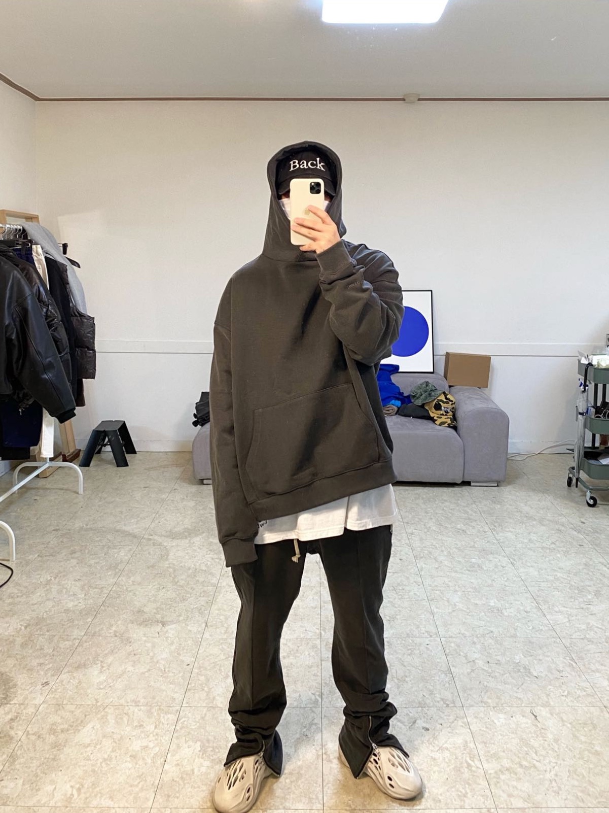 Adidas Yeezy Foam RNNR Ararat 착용 스타일