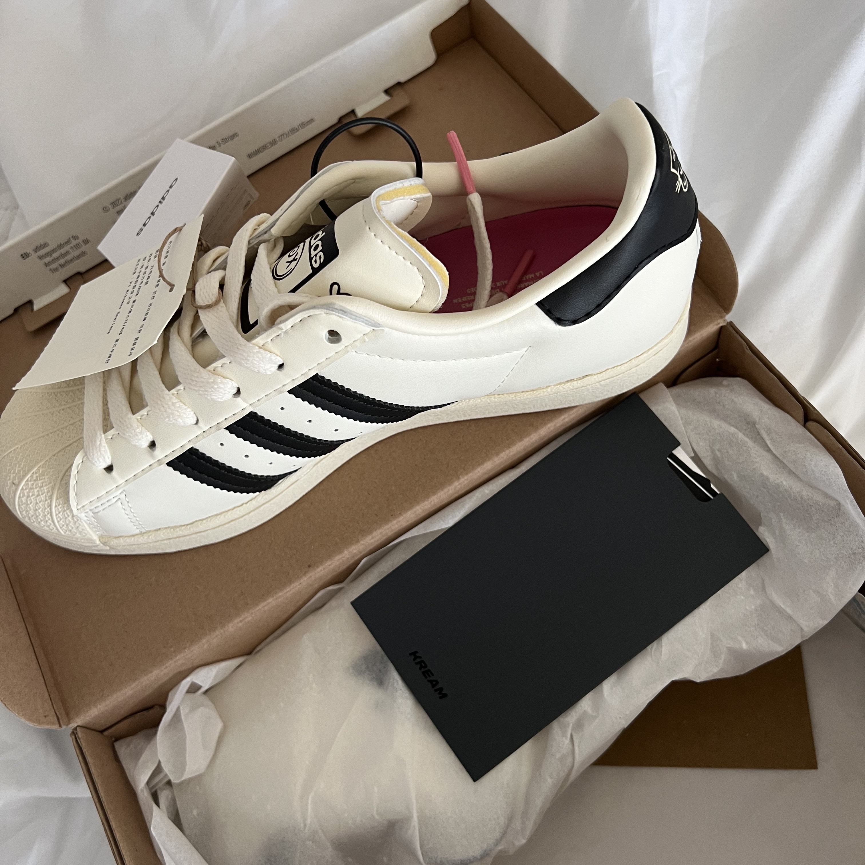 Adidas x Andre Saraiva Superstar Cream White Core Black 착용 스타일 - 2