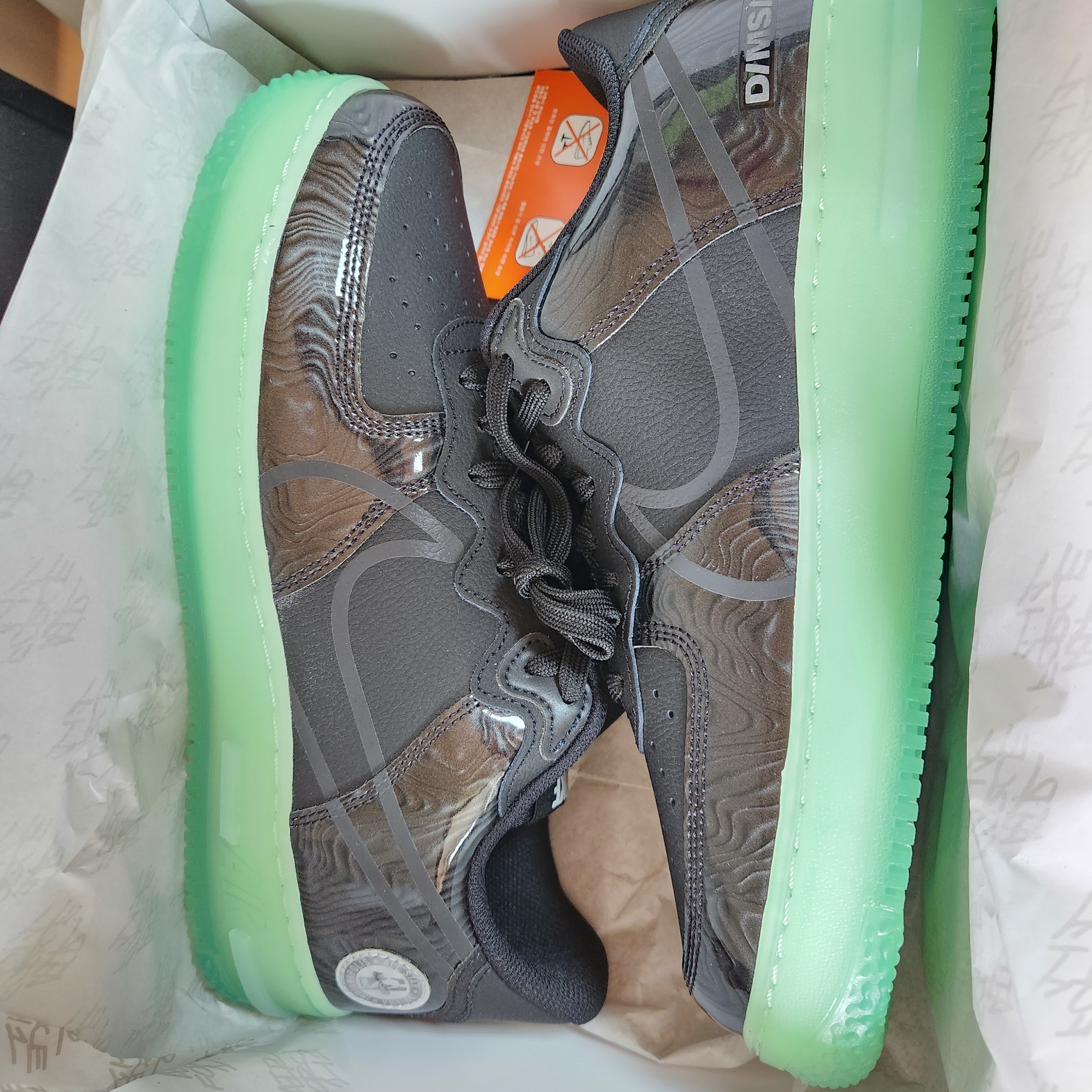 Nike Air Force 1 React LV8 Barely Green 착용 스타일 - 1