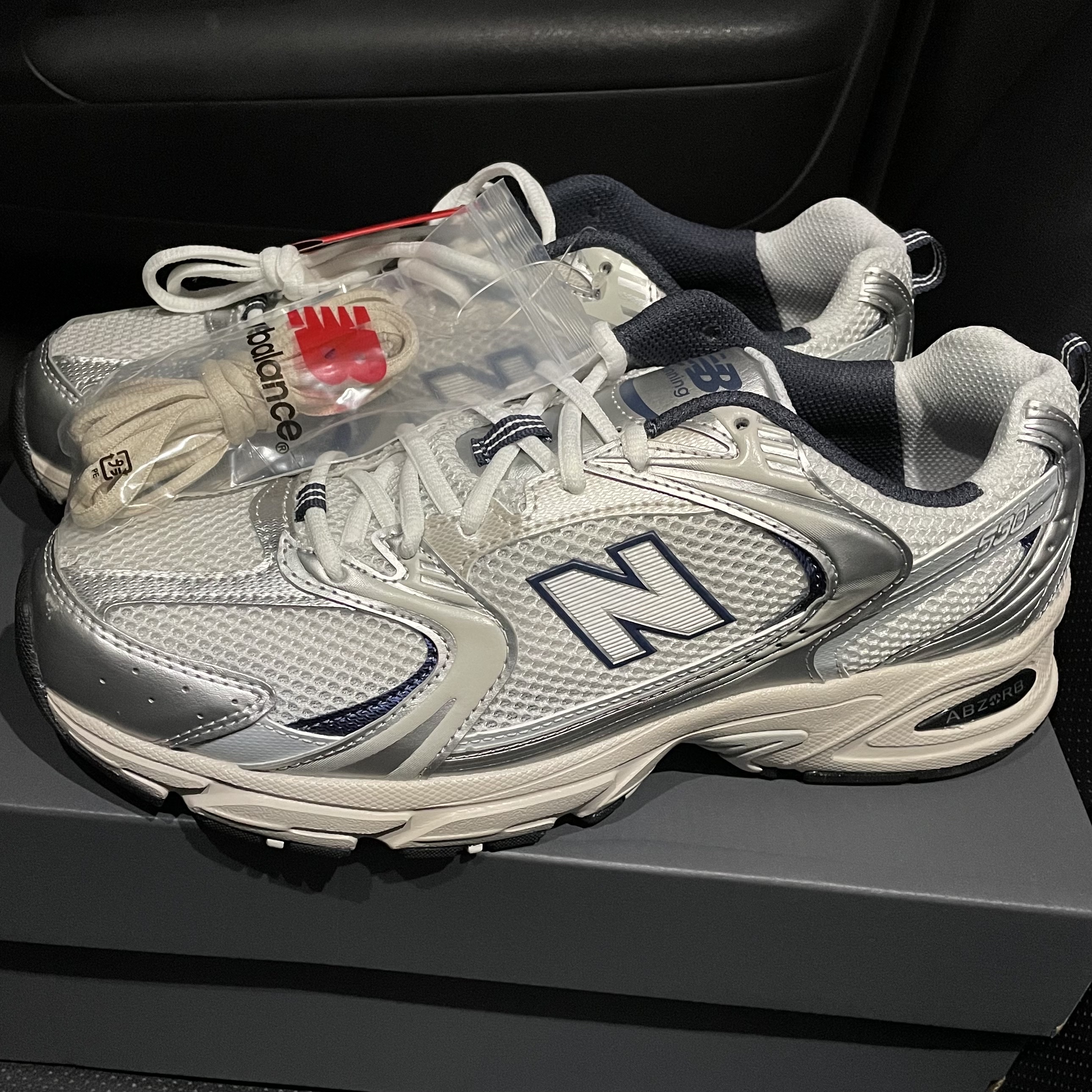 New Balance 530 Steel Grey 착용 스타일