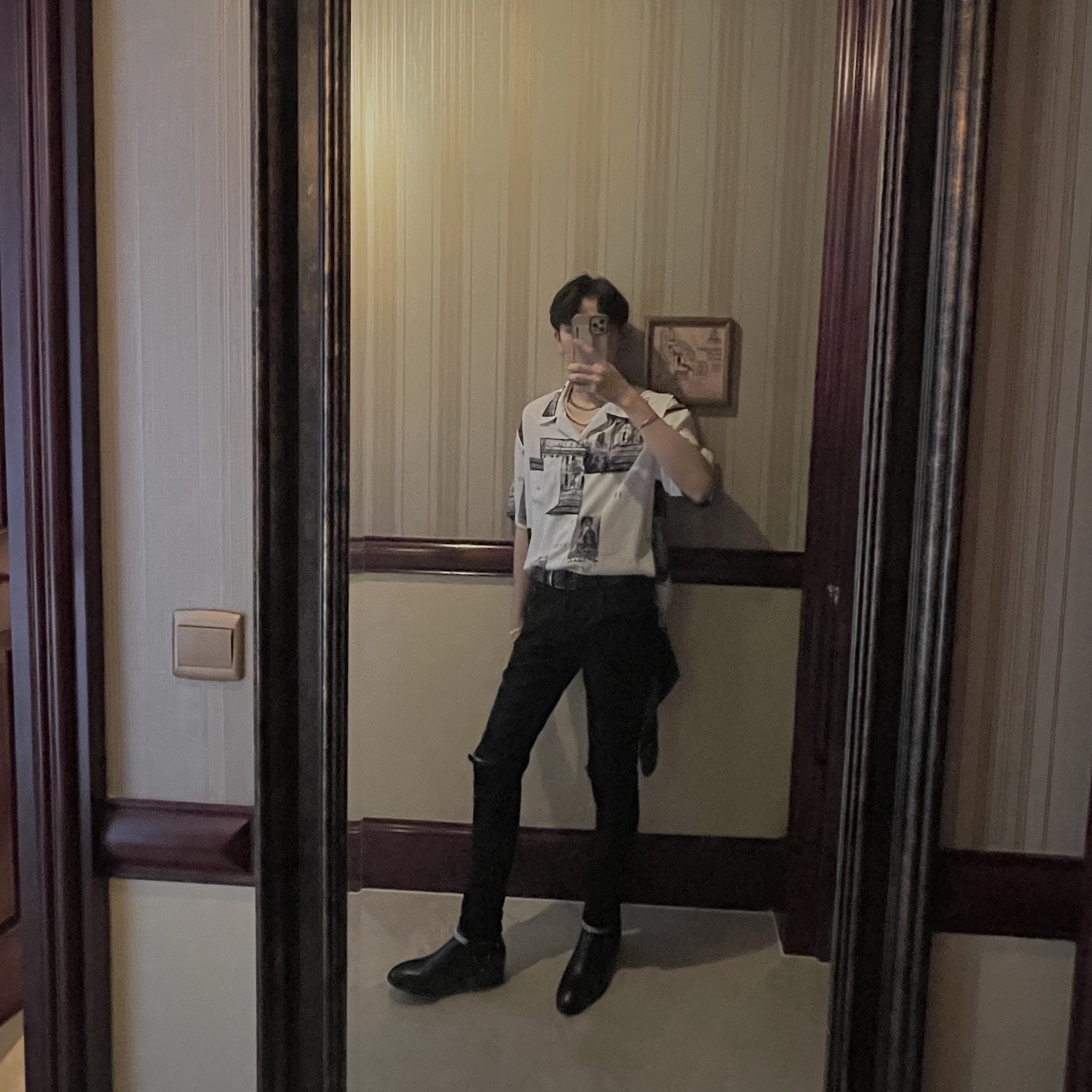 Prada Brushed Leather Chelsea Boots Black 착용 스타일 - 1