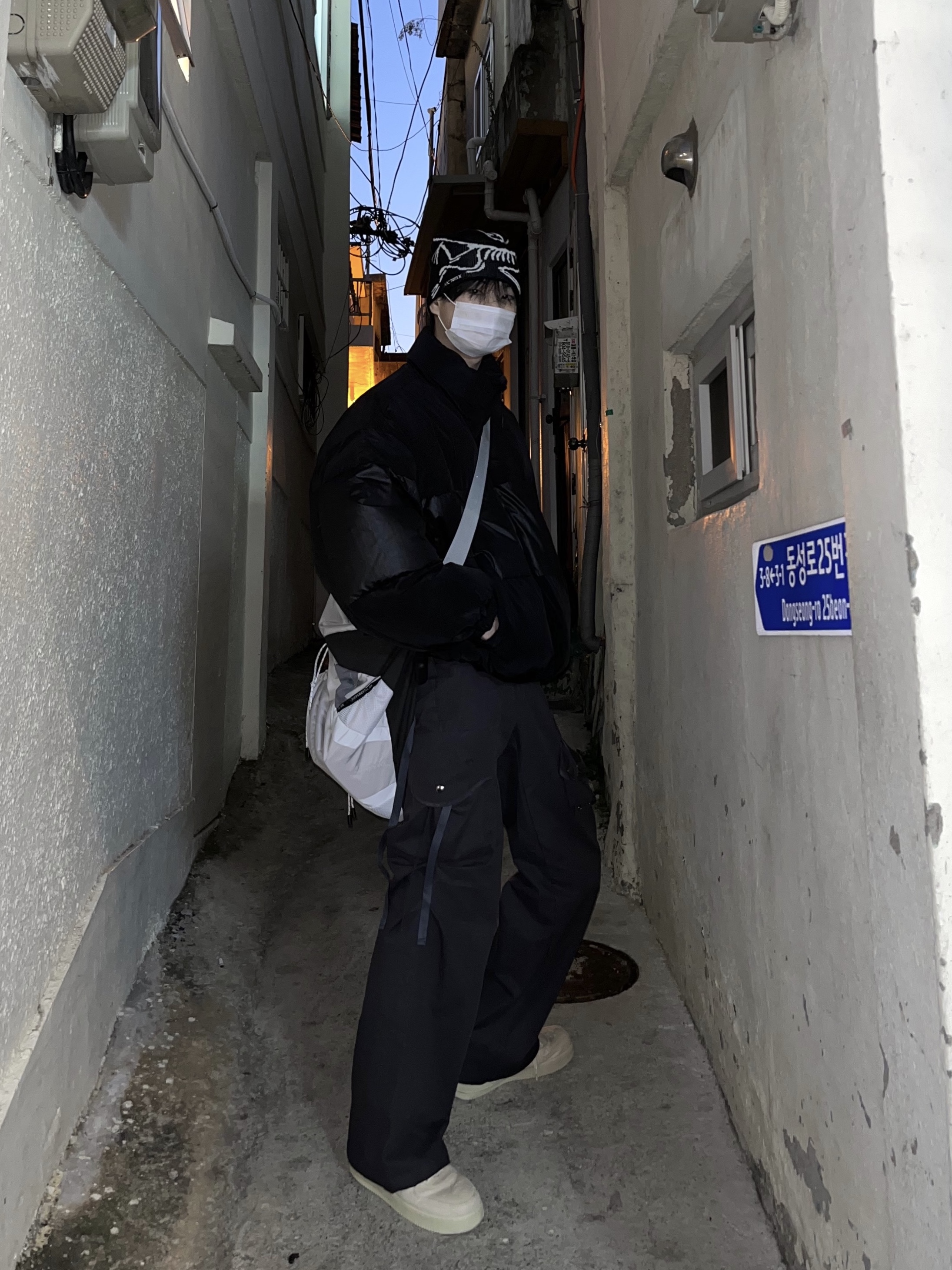 Arc'teryx Bird Head Toque Orca, Nike x Stussy Air Force 1 '07 Mid SP Fossil 착용 스타일 - 1