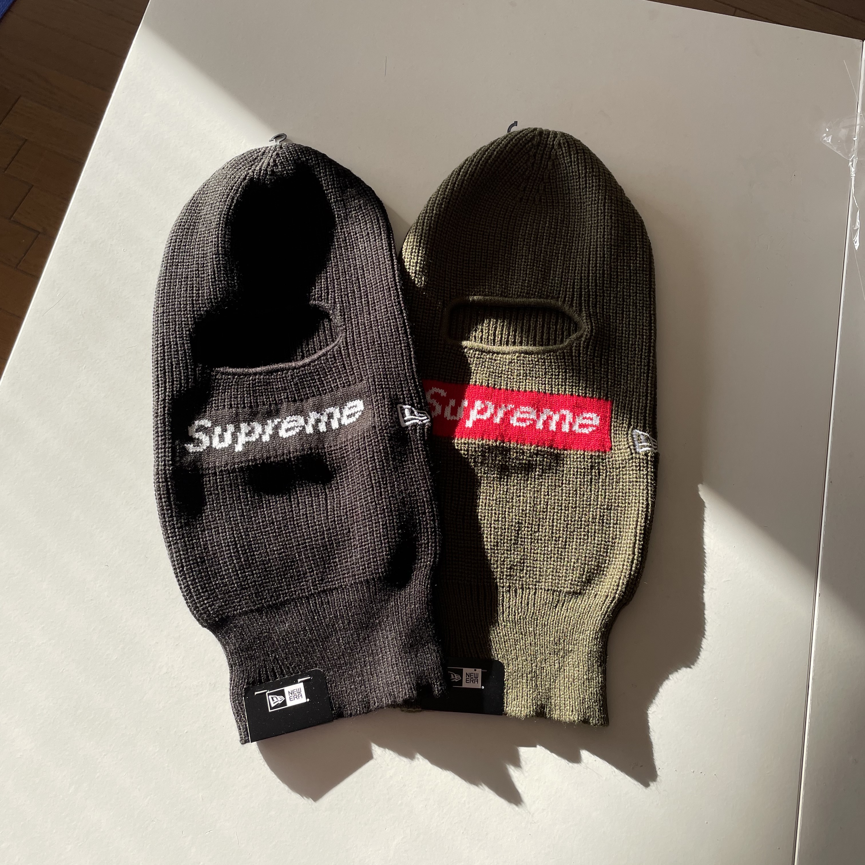 Supreme New Era Box Logo Balaclava Olive - 22FW, Supreme New Era Box Logo Balaclava Black - 21FW 착용 스타일 - 1
