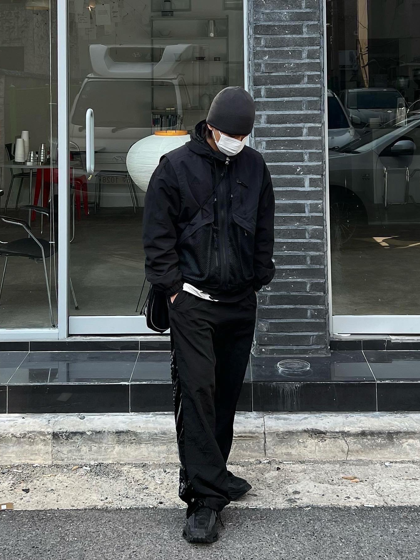 Nike x Matthew M Williams Zoom 004 Triple Black 착용 스타일 - 3
