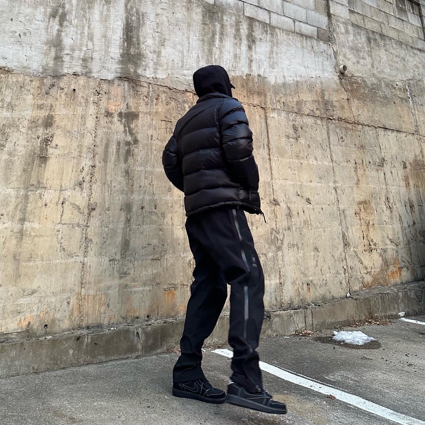 Nike x Drake Nocta Puffer Jacket Black - Asia, Jordan 1 x Travis Scott Retro Low OG SP Black Phantom 착용 스타일