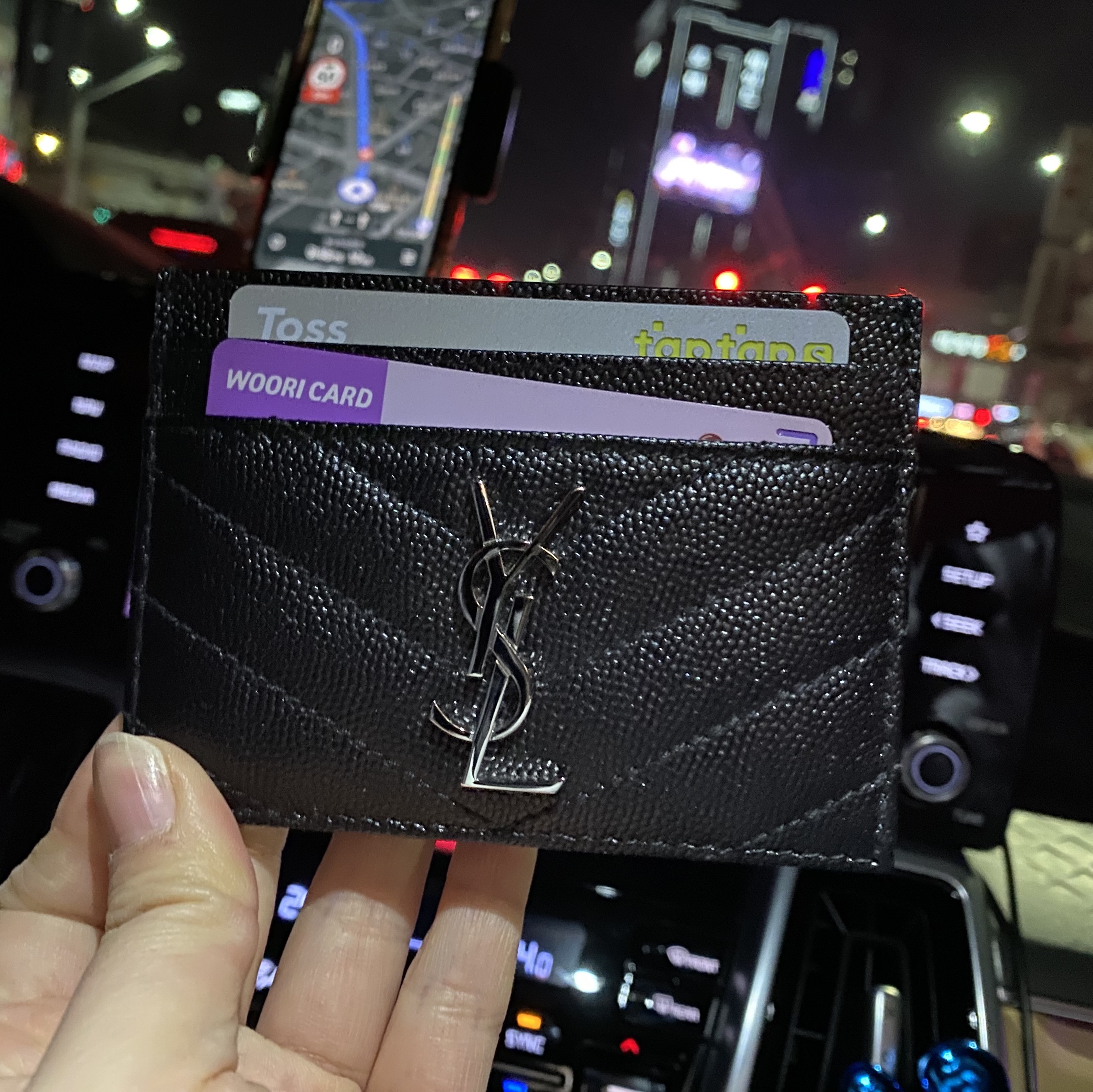 Saint Laurent Cassandre Matelasse Card Case in Grain De Poudre Embossed Leather Black 착용 스타일