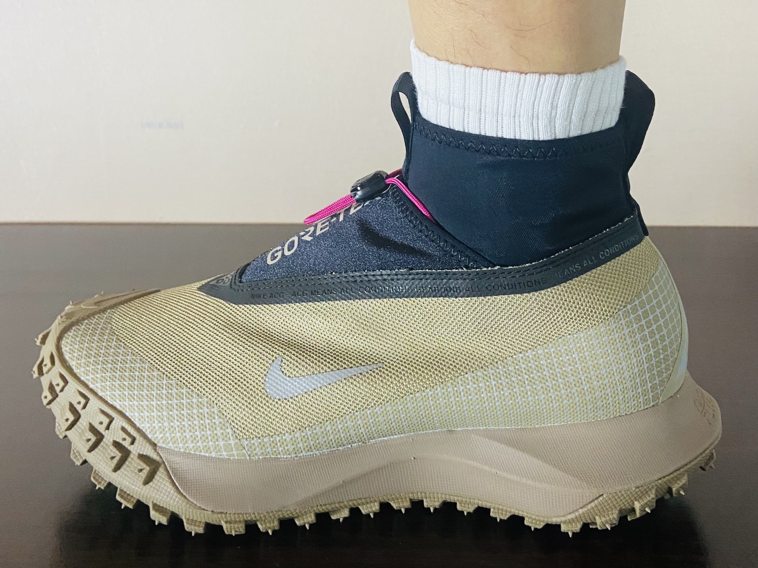Nike ACG Mountain Fly Gore-Tex Khaki 착용 스타일