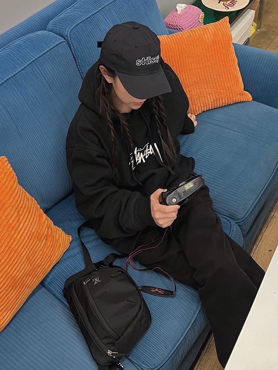 Stussy Basic Applique Hoodie Black, Stussy Basic Stussy Hoodie Black 2022 착용 스타일