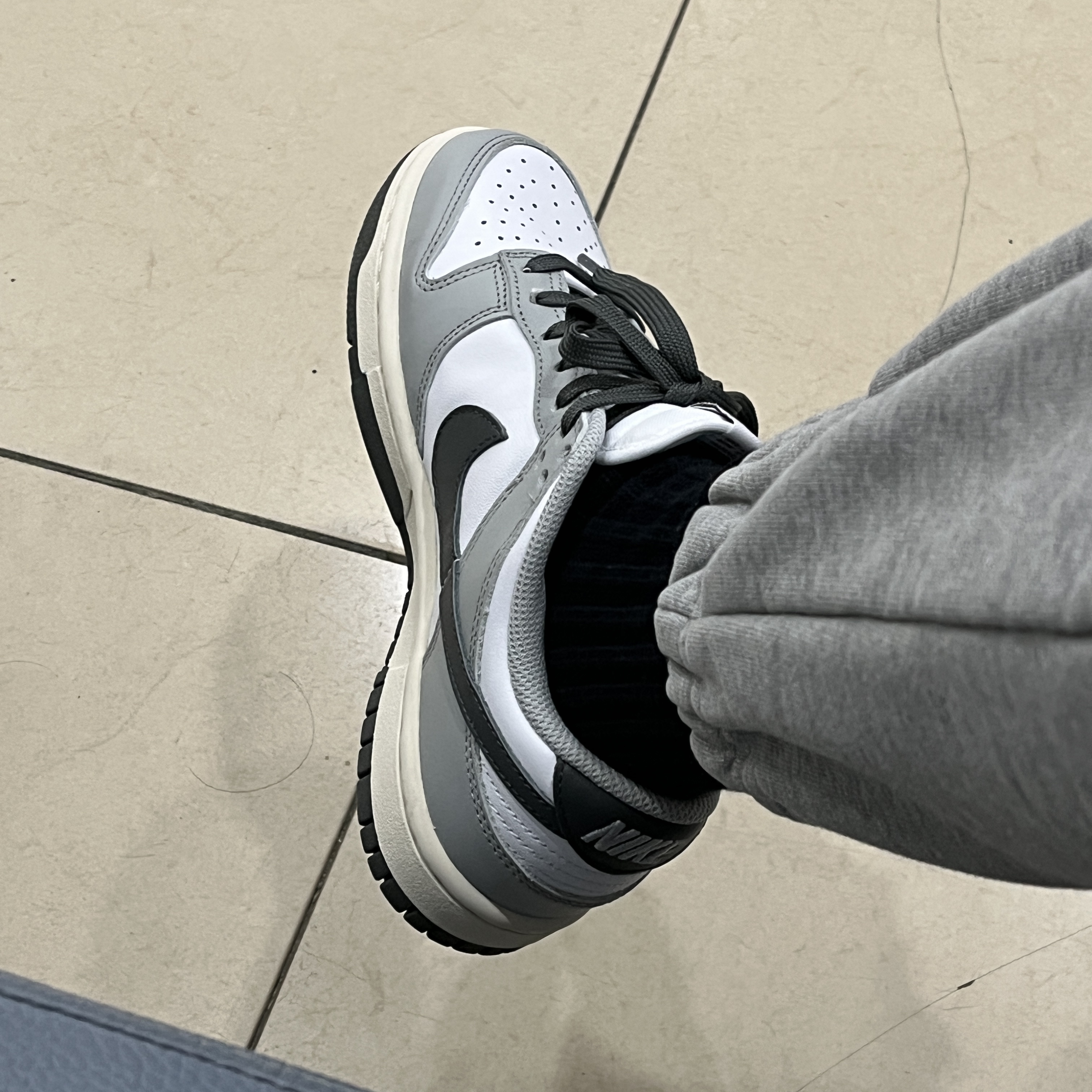 (W) Nike Dunk Low Light Smoke Grey 착용 스타일