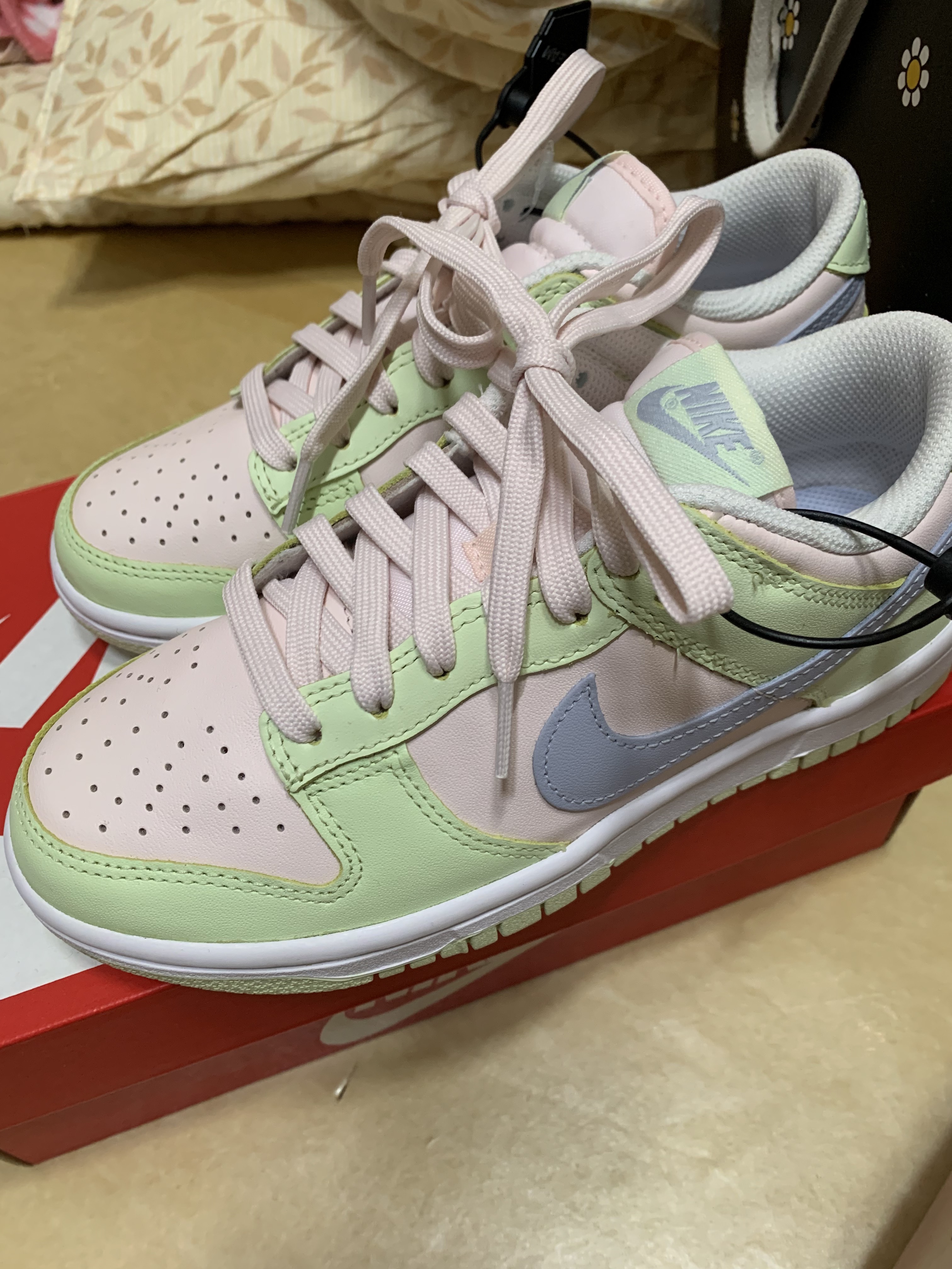 (W) Nike Dunk Low Light Soft Pink 착용 스타일 - 1