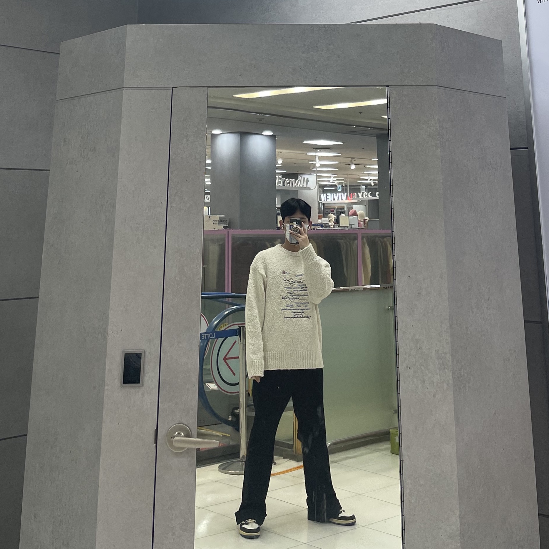 [KREAM 단독] STU Flared Denim Pants Black 착용 스타일