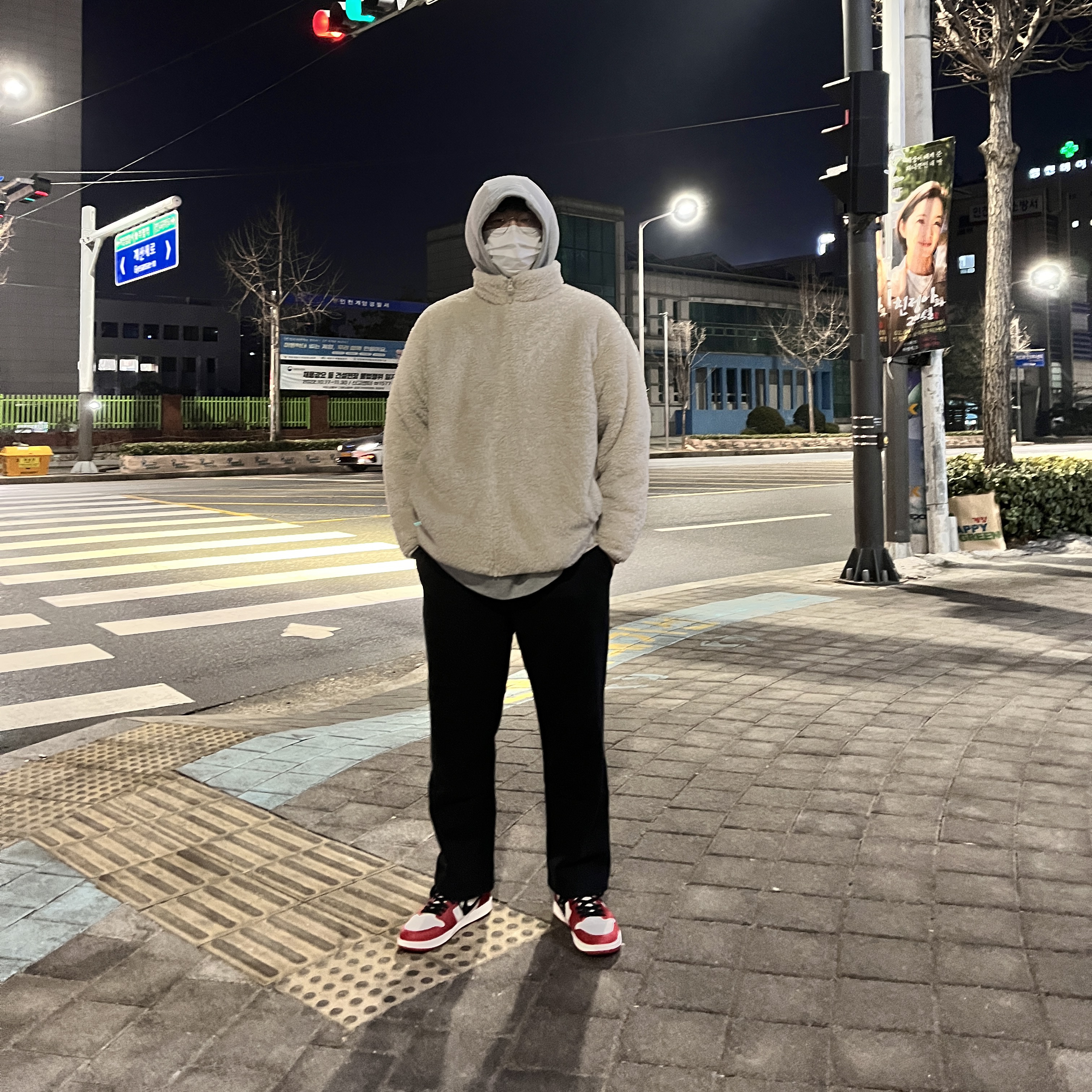 Jordan 1 Retro High OG Chicago 2022, Nike NRG Solo Swoosh Fleece Hoodie Dark Grey Heather - US/EU 착용 스타일