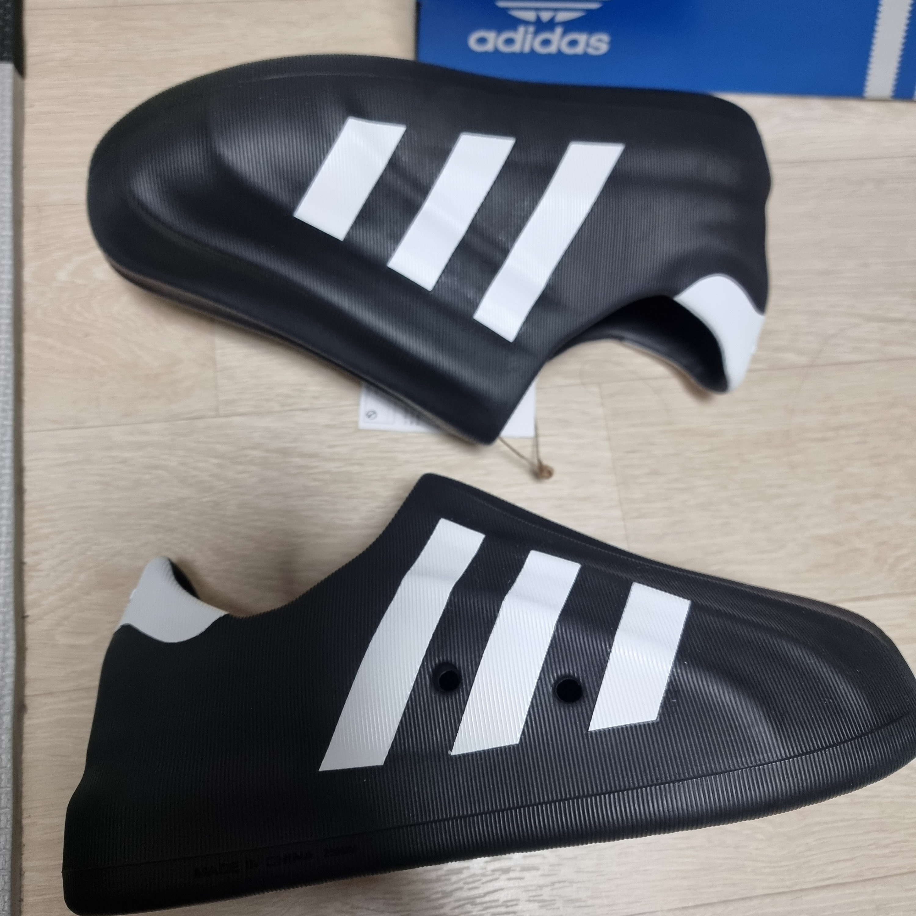 Adidas Adifom Superstar Core Black Cloud White 착용 스타일 - 1