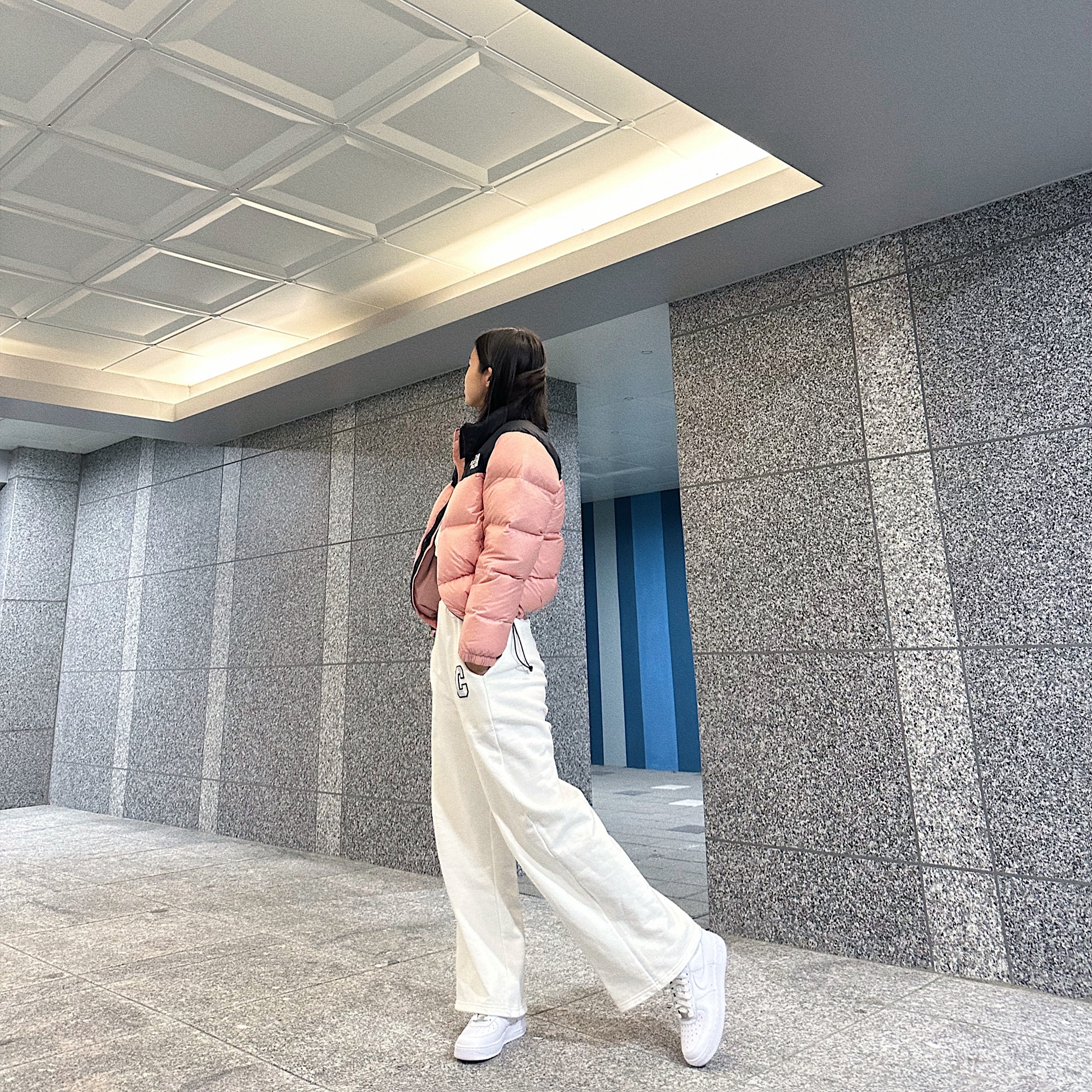 (W) The North Face 1996 Eco Nuptse Jacket Dusty Rose, Nike Air Force 1 '07 Low White 착용 스타일 - 4