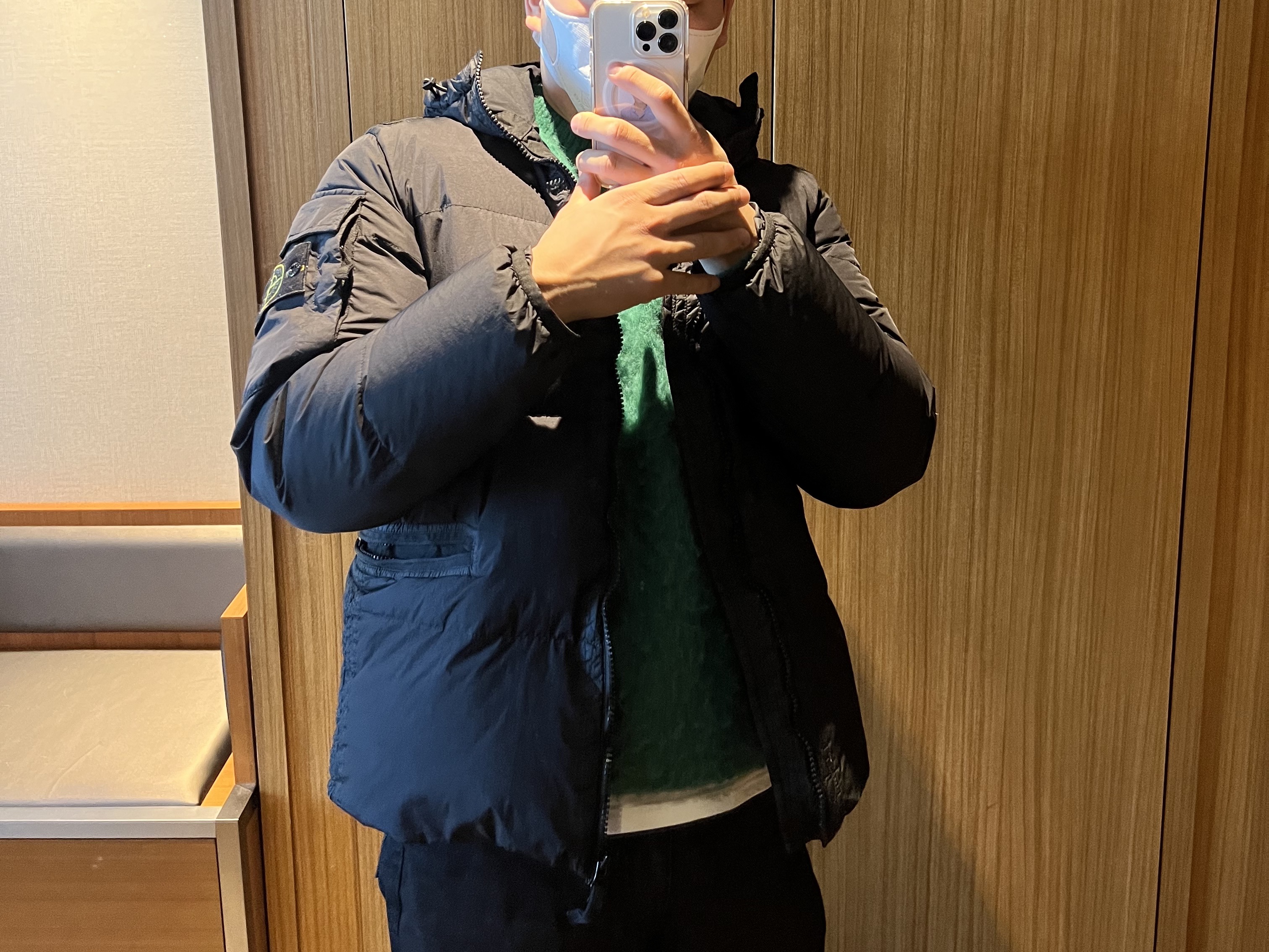 Stone Island 40223 Garment Dyed Crinkle Reps Down Jacket Black - 22FW 착용 스타일
