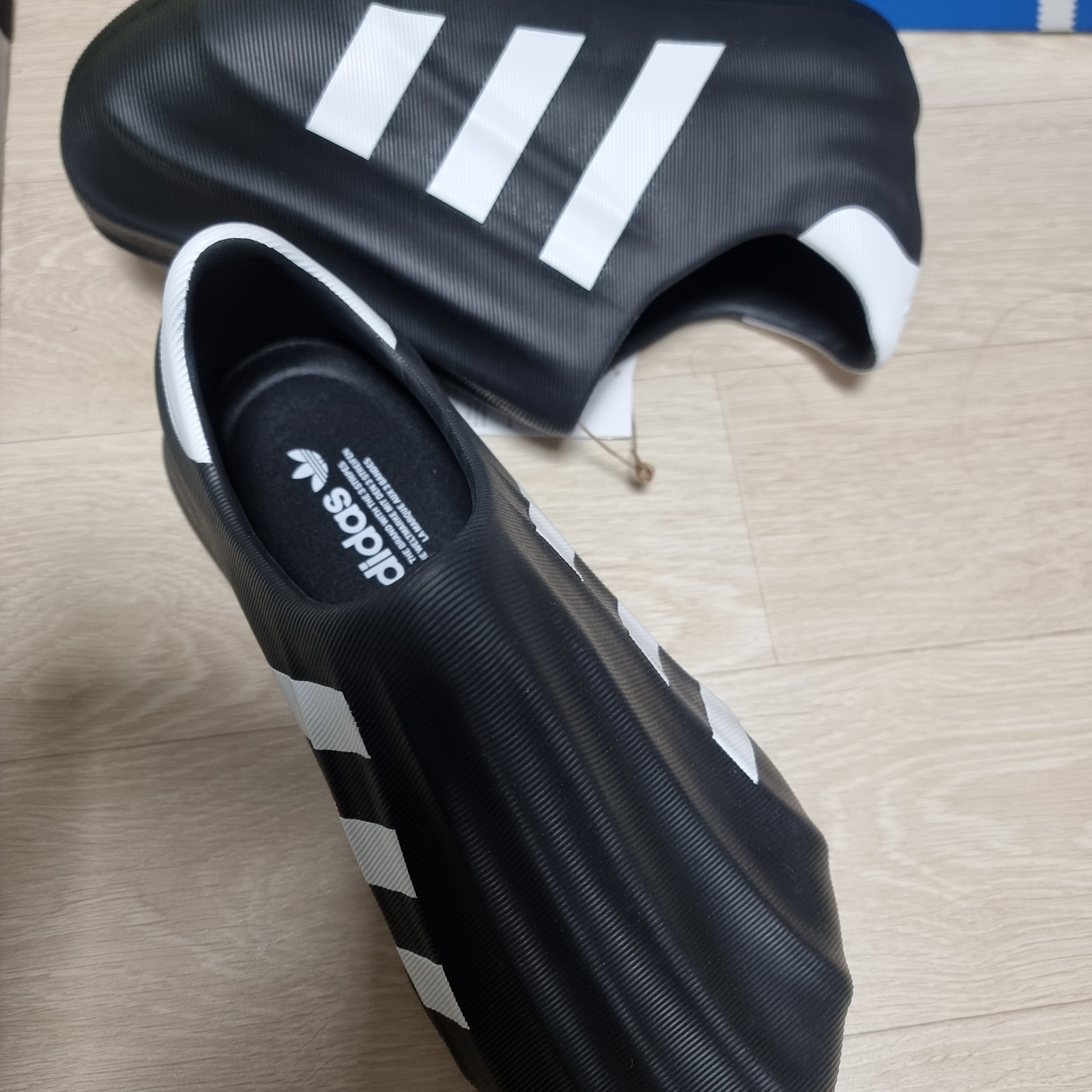 Adidas Adifom Superstar Core Black Cloud White 착용 스타일 - 3