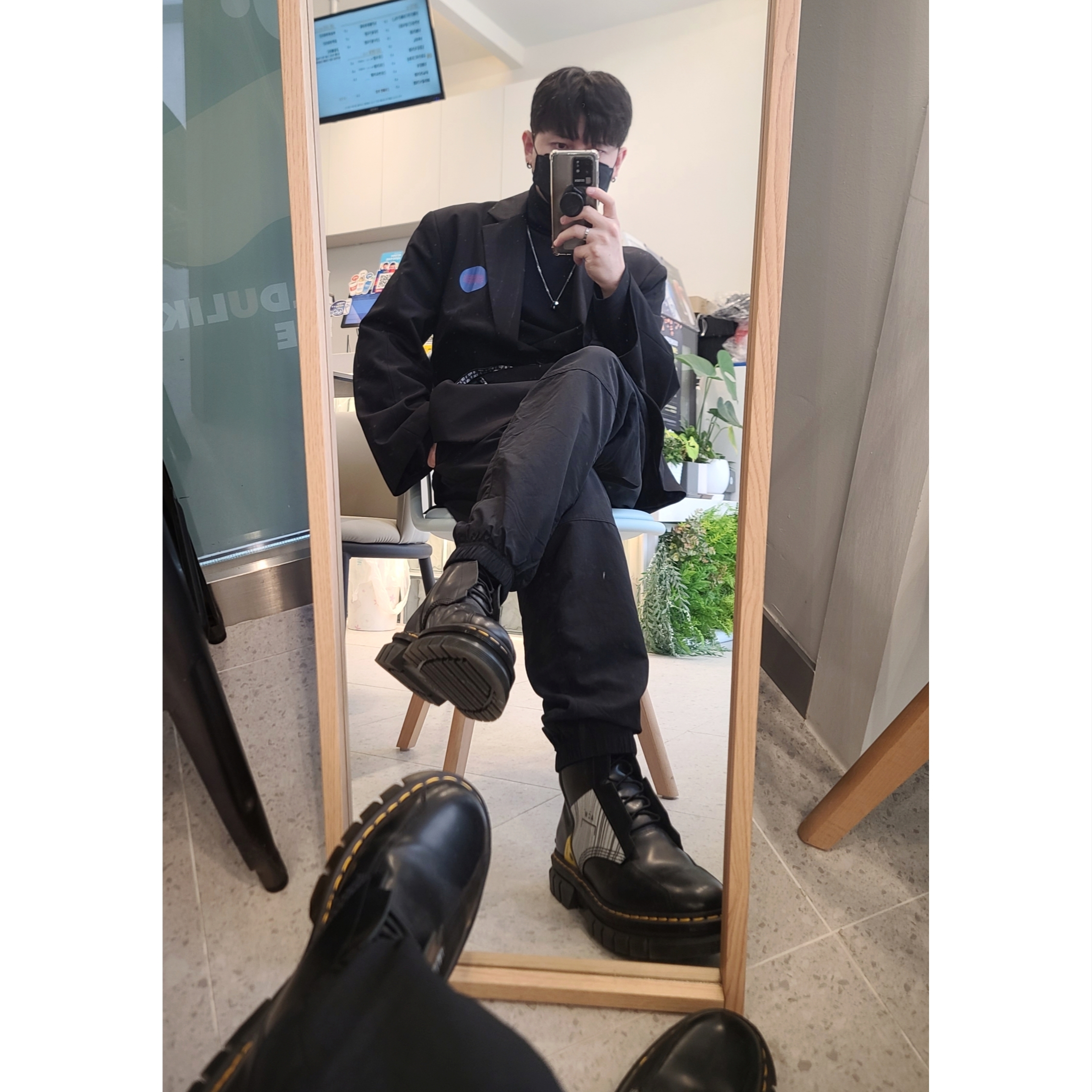 Dr. Martens x A-Cold-Wall 1460 Bex Neoteric Black 착용 스타일 - 2