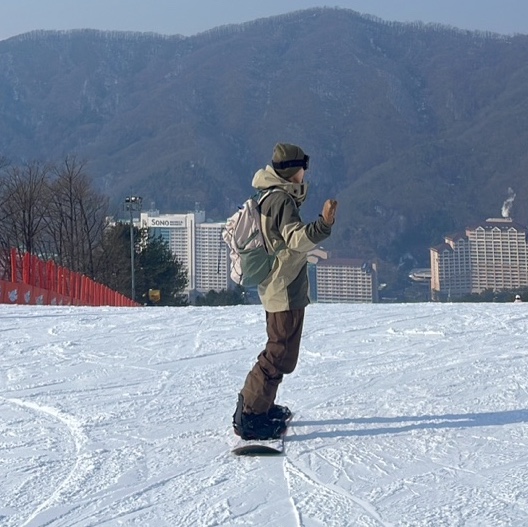 Nike ACG Gore-Tex Jacket Cargo Khaki - Asia 착용 스타일