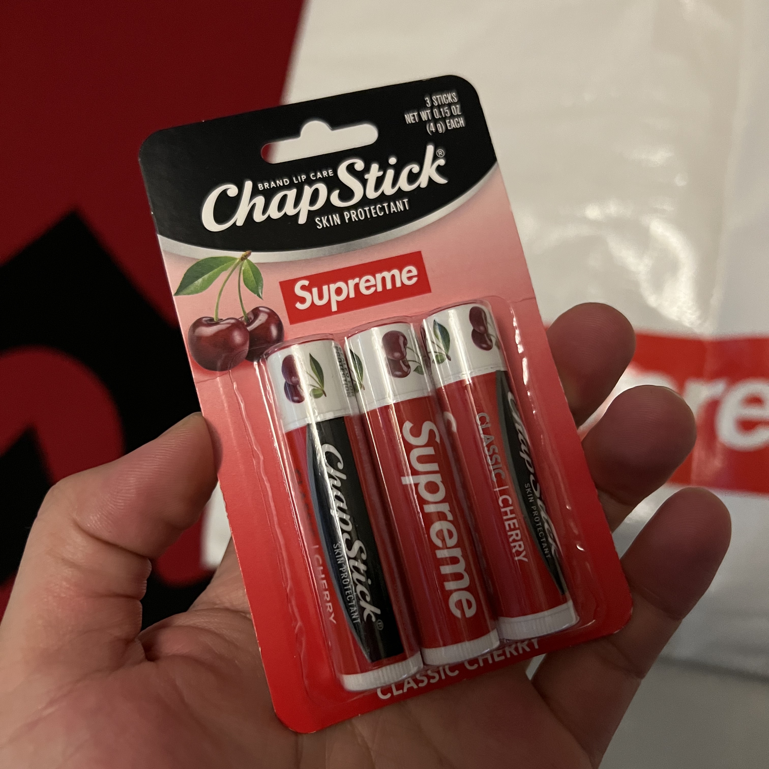 Supreme Chapstick Red (3 Pack) 착용 스타일