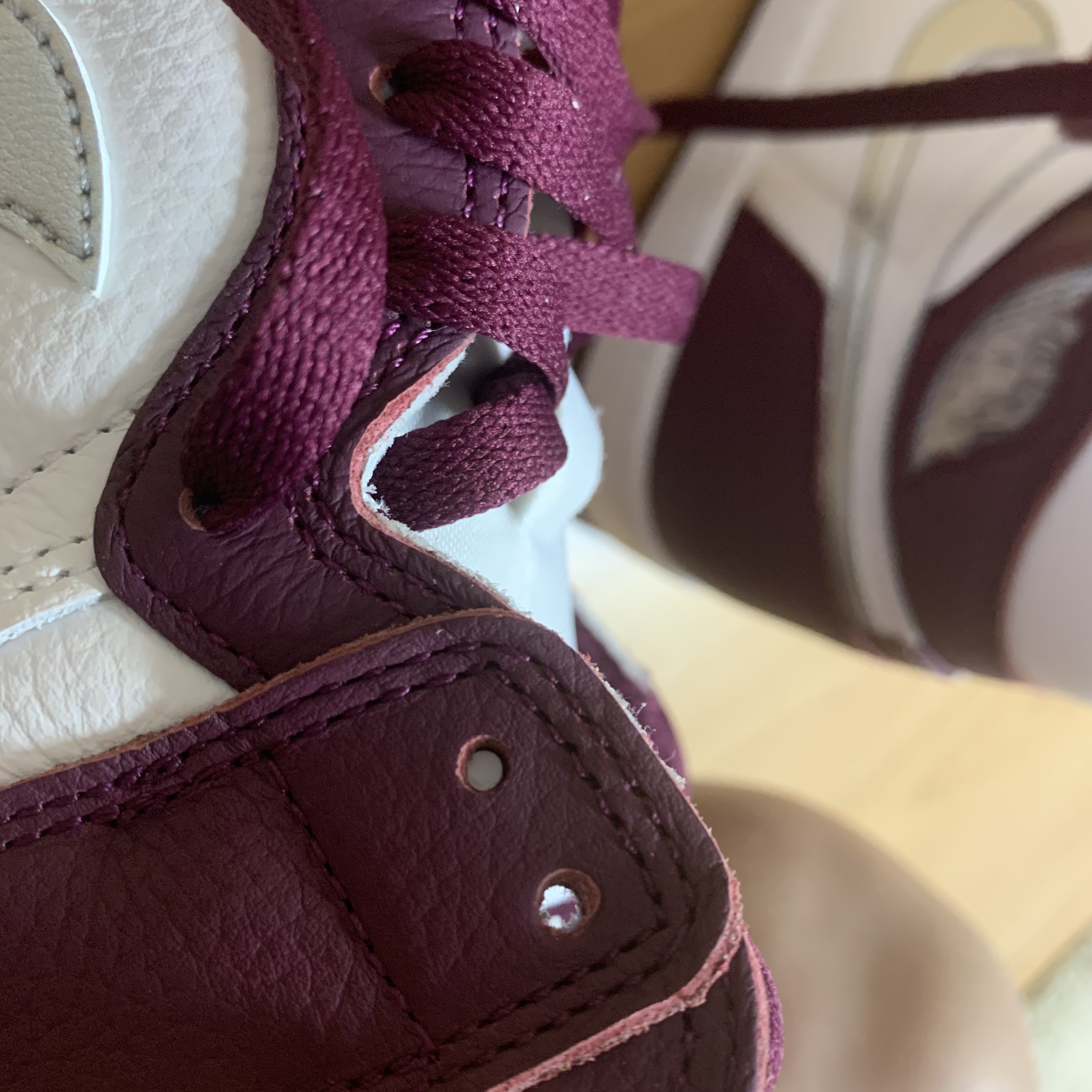Jordan 1 Retro High OG Bordeaux 착용 스타일 - 1