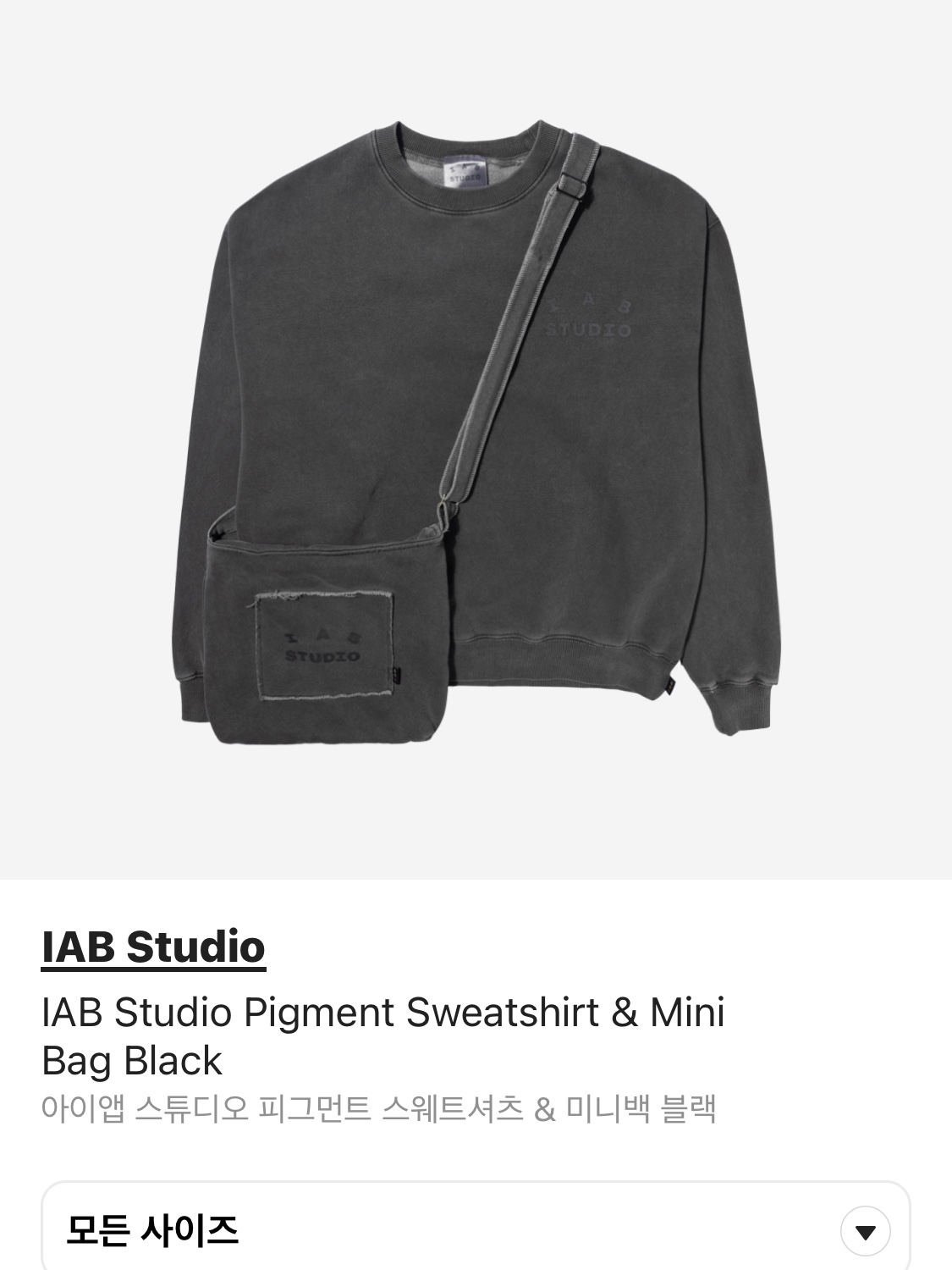 IAB Studio Pigment Sweatshirt & Mini Bag Black 착용 스타일