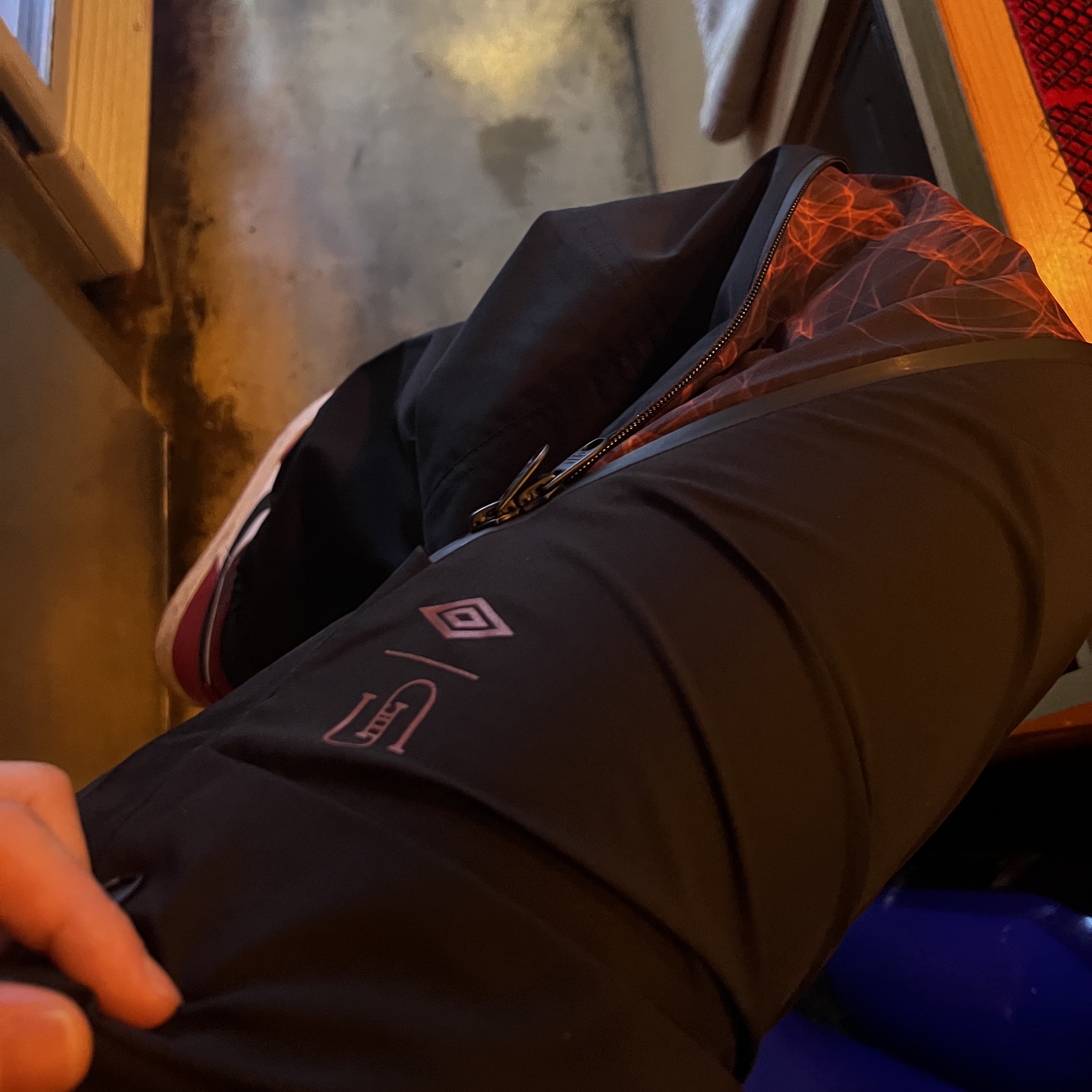 Undermycar x Umbro Warm Up Pants Black 착용 스타일