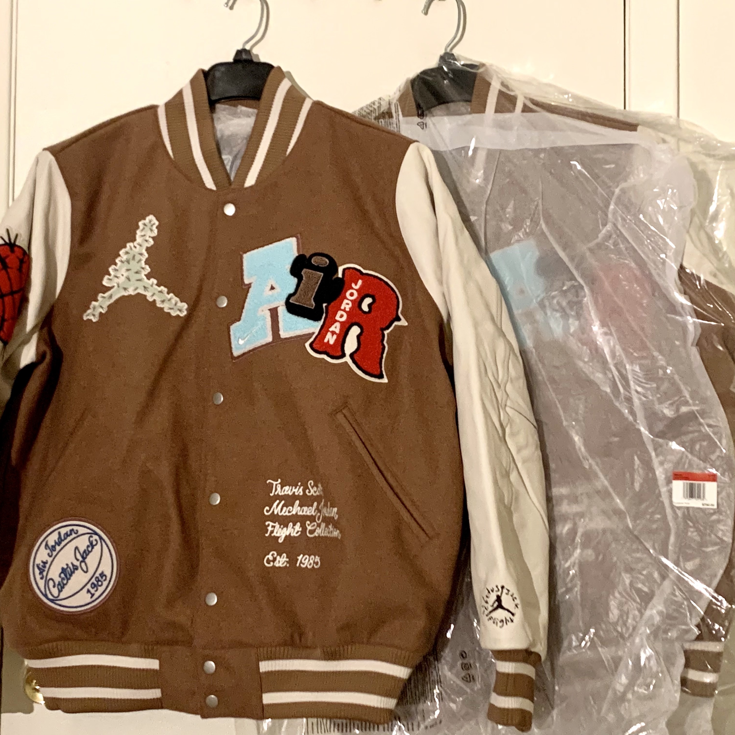 Jordan x Travis Scott Varsity Jacket Antique Brown - US/EU 착용 스타일