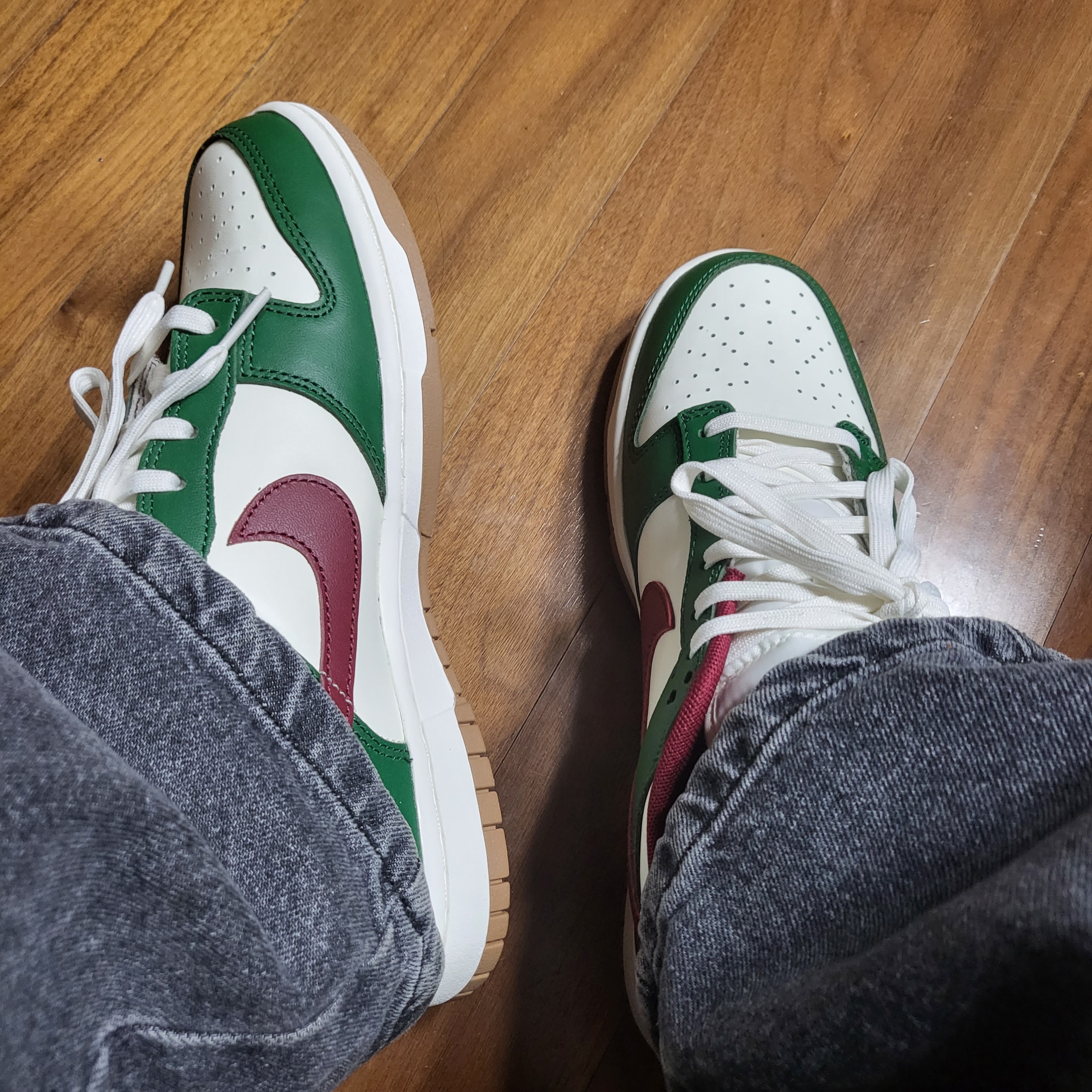 Nike Dunk Low George Green and Team Red 착용 스타일 - 2