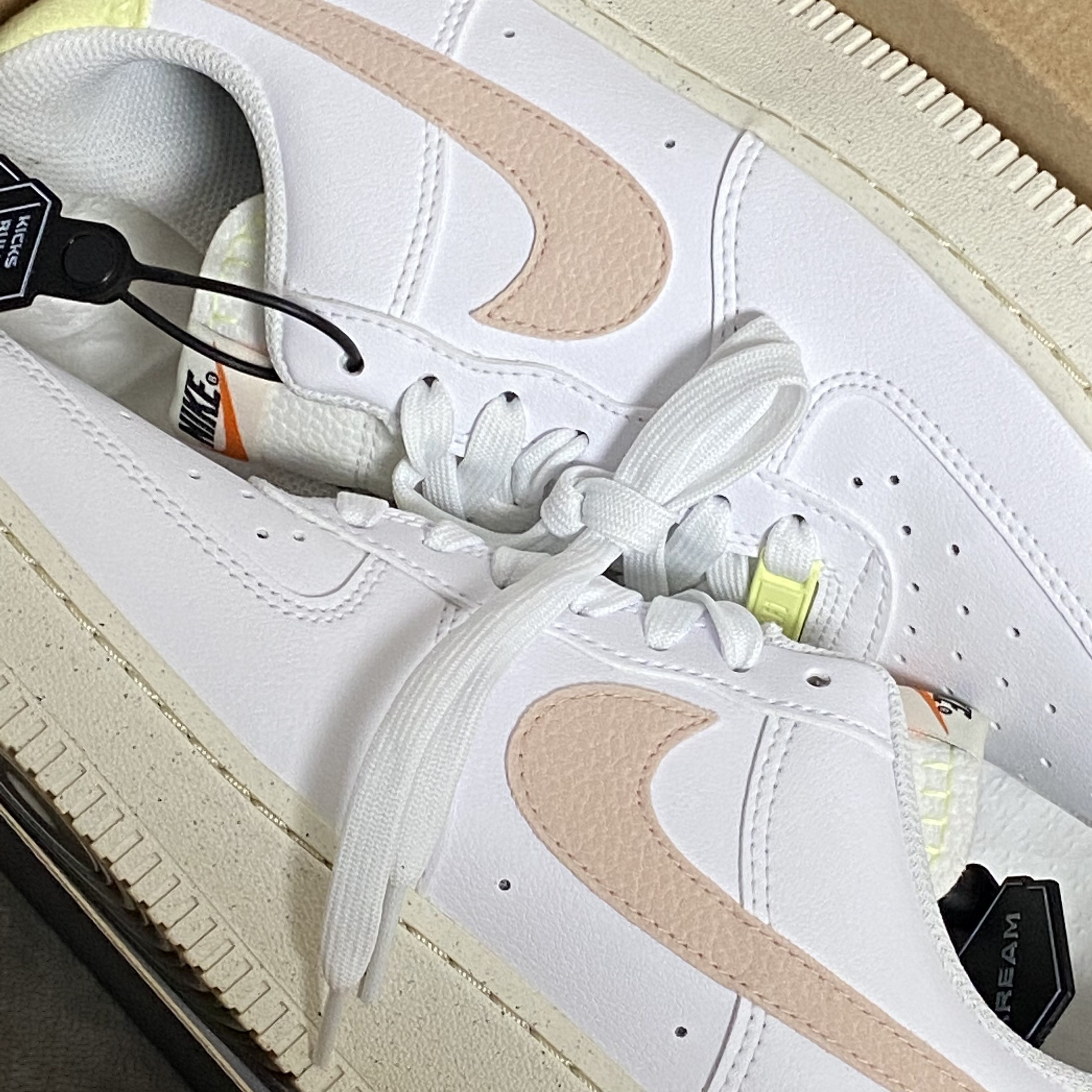 (W) Nike Air Force 1 '07 SE Next Nature White Pink Oxford 착용 스타일 - 1