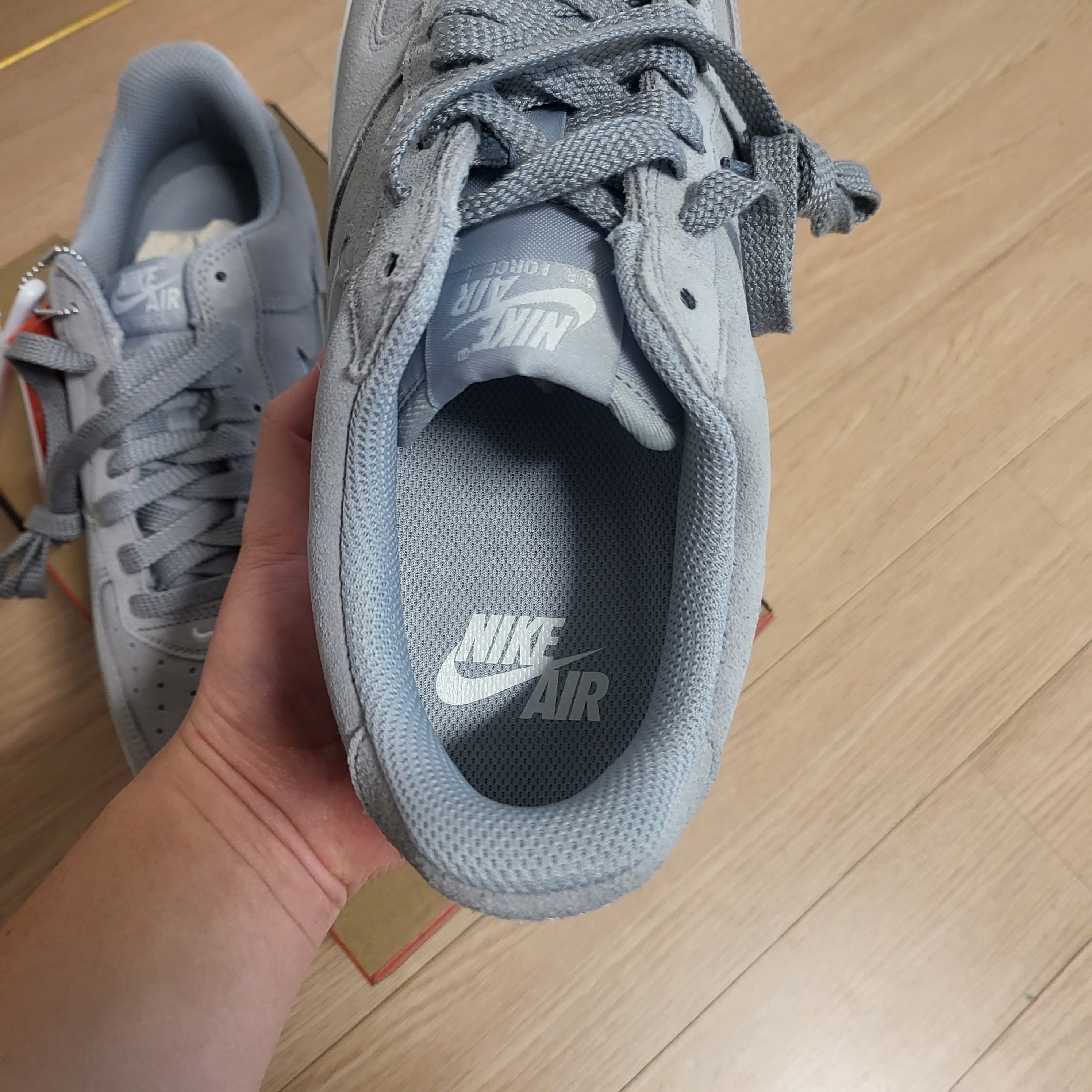 Nike Air Force 1 Low Retro Color of the Month Light Smoke Grey 착용 스타일 - 2